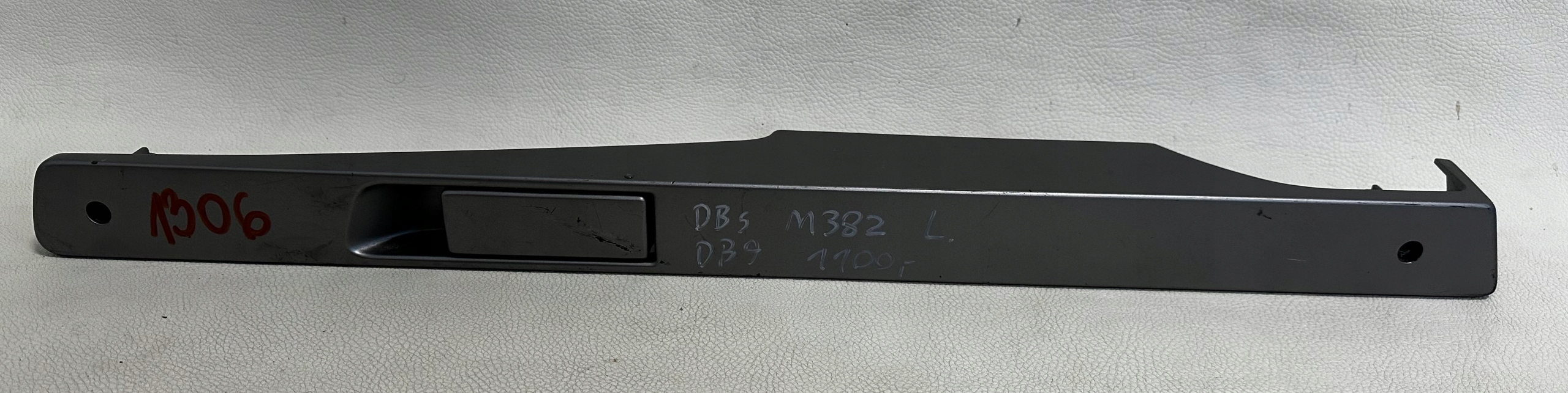 Aston Martin DB9 DBS handle inner left 4G43-24105