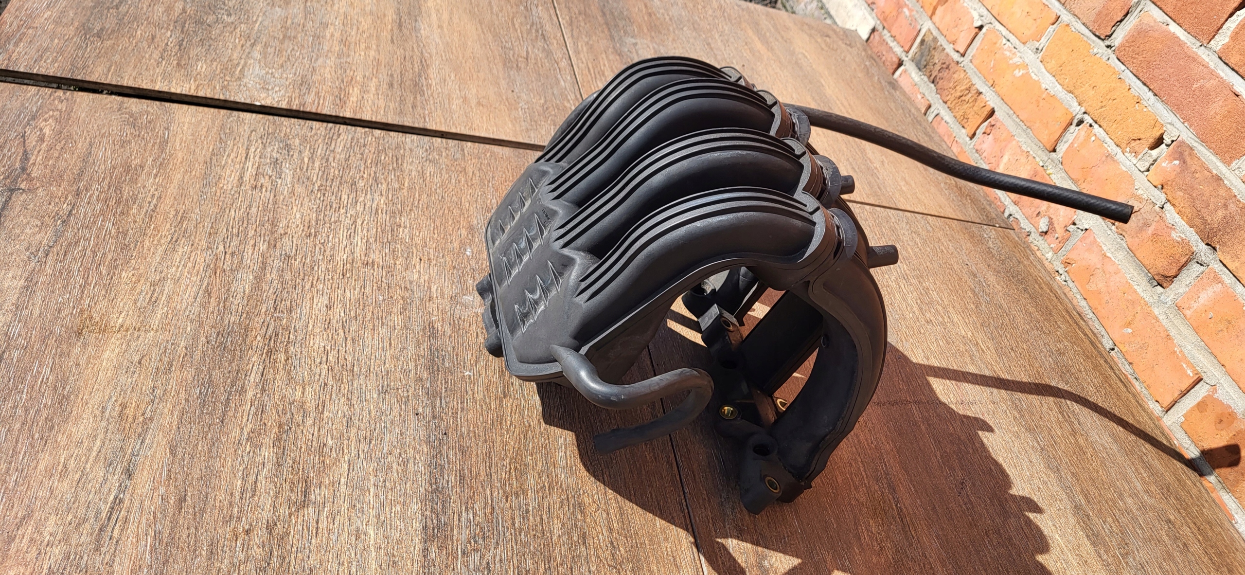 CHEROKEE LIBERTY KJ 01-07R 2.4 b коллектор впускной