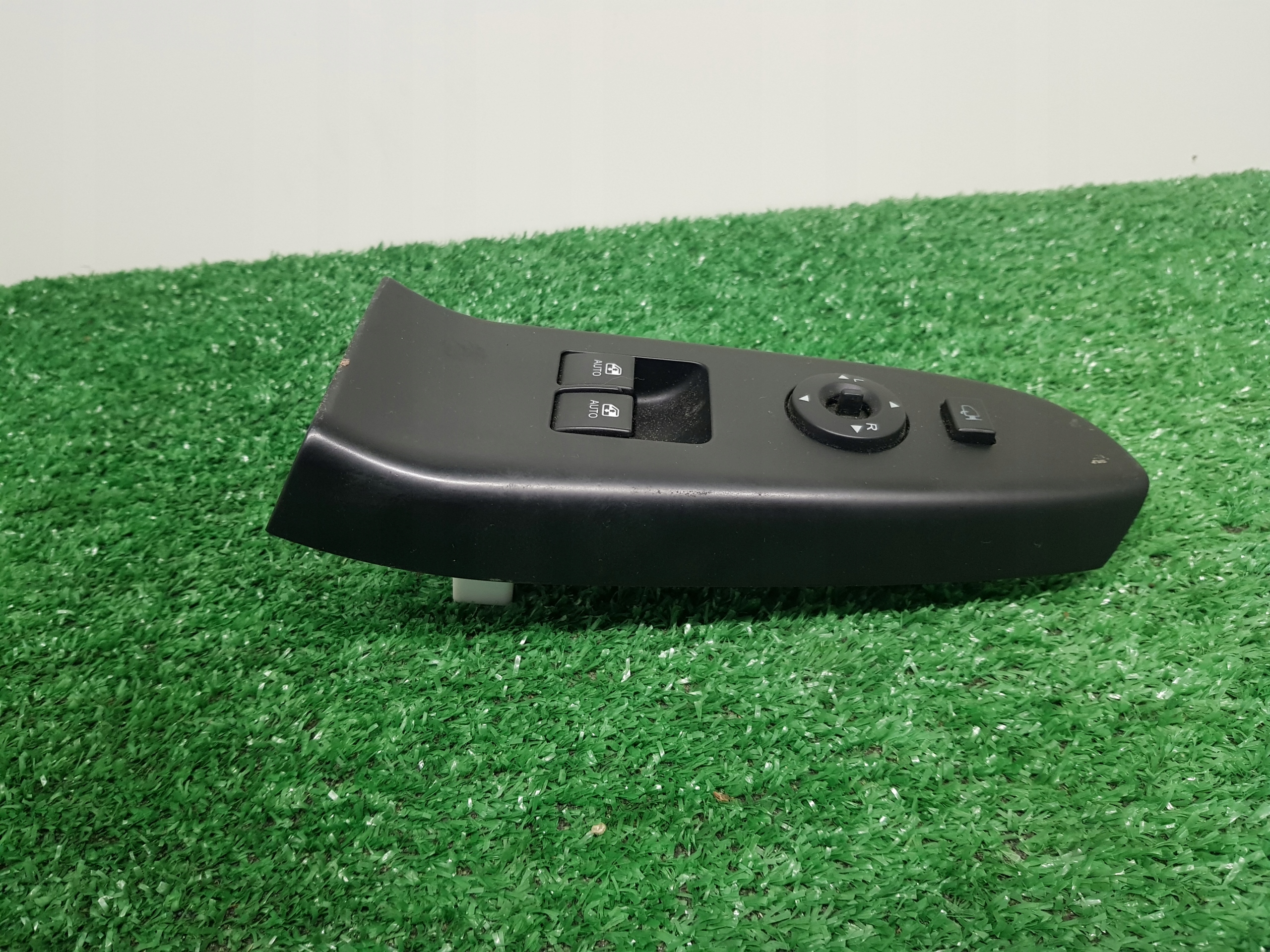 control panel of the window driver´s KIA CEED 93570-1H021