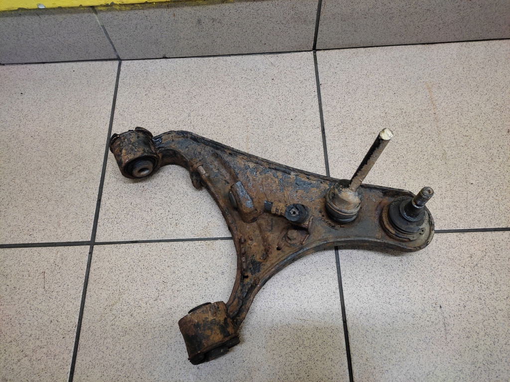 LAND ROVER DISCOVERY III 2.7 V6 arm right front