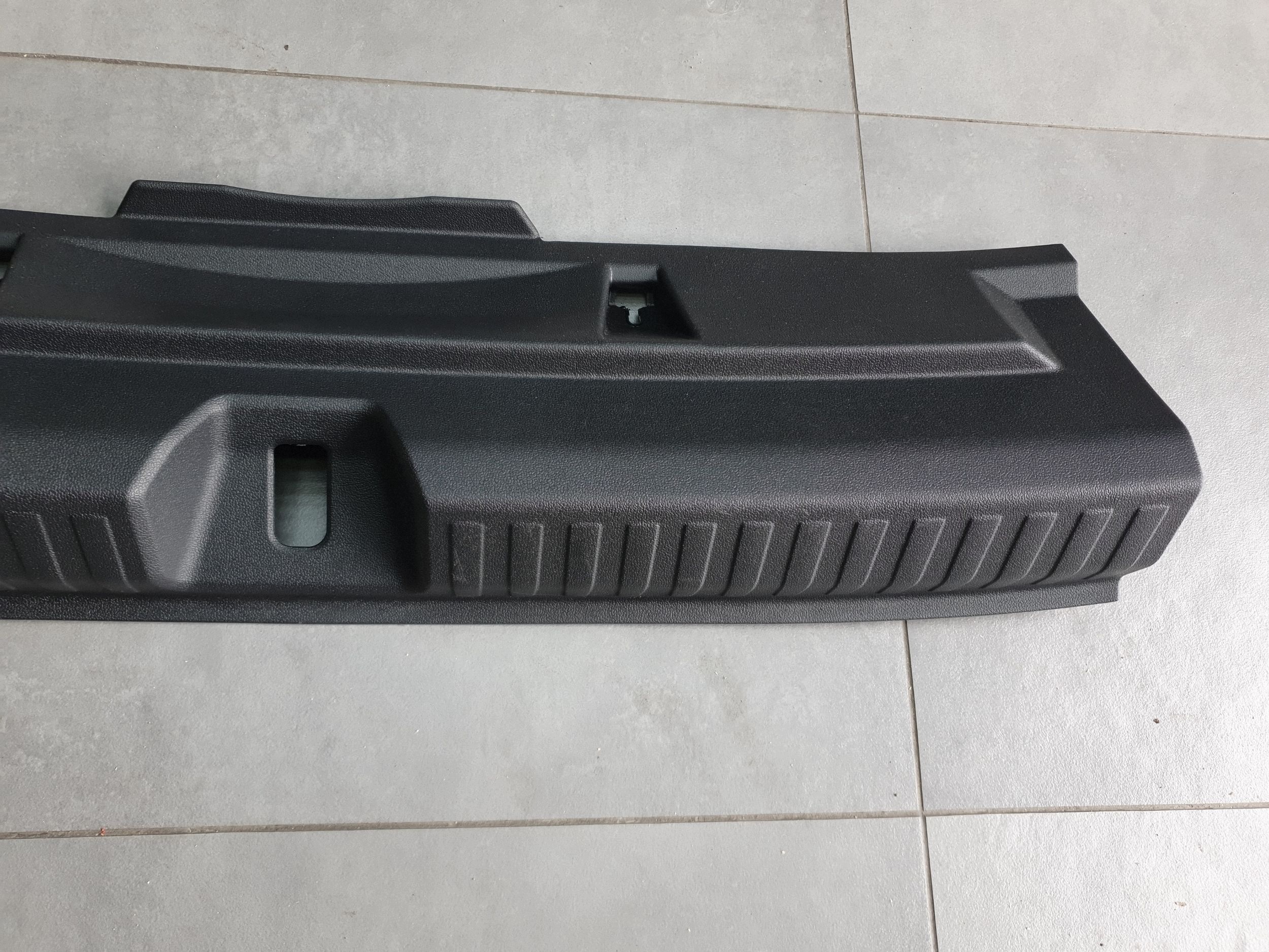 Audi A3 8Y HB cap of the threshold boot 8Y4863471B