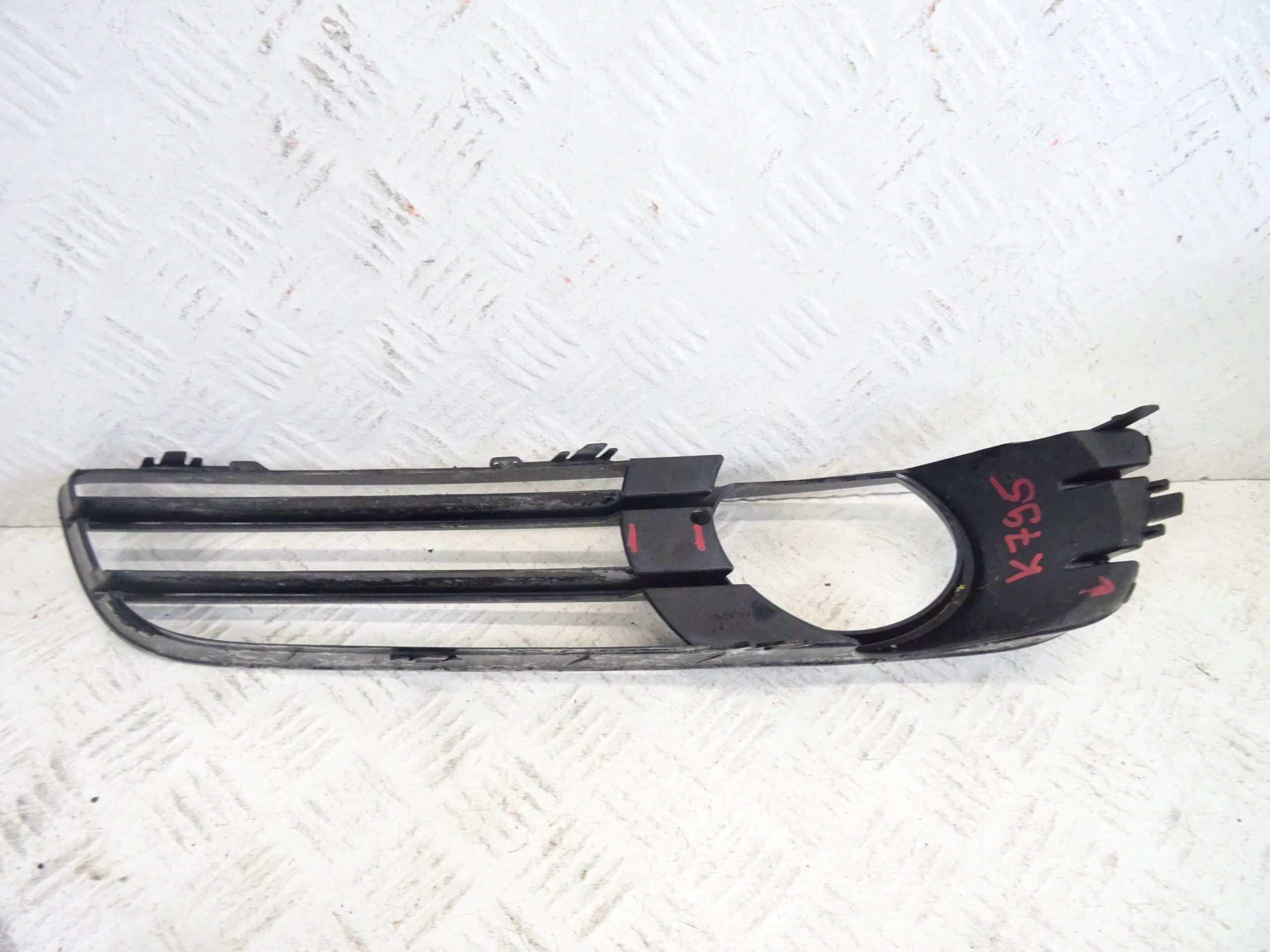 grid of a bumper front front right AUDI Q7 4L 4L0807676