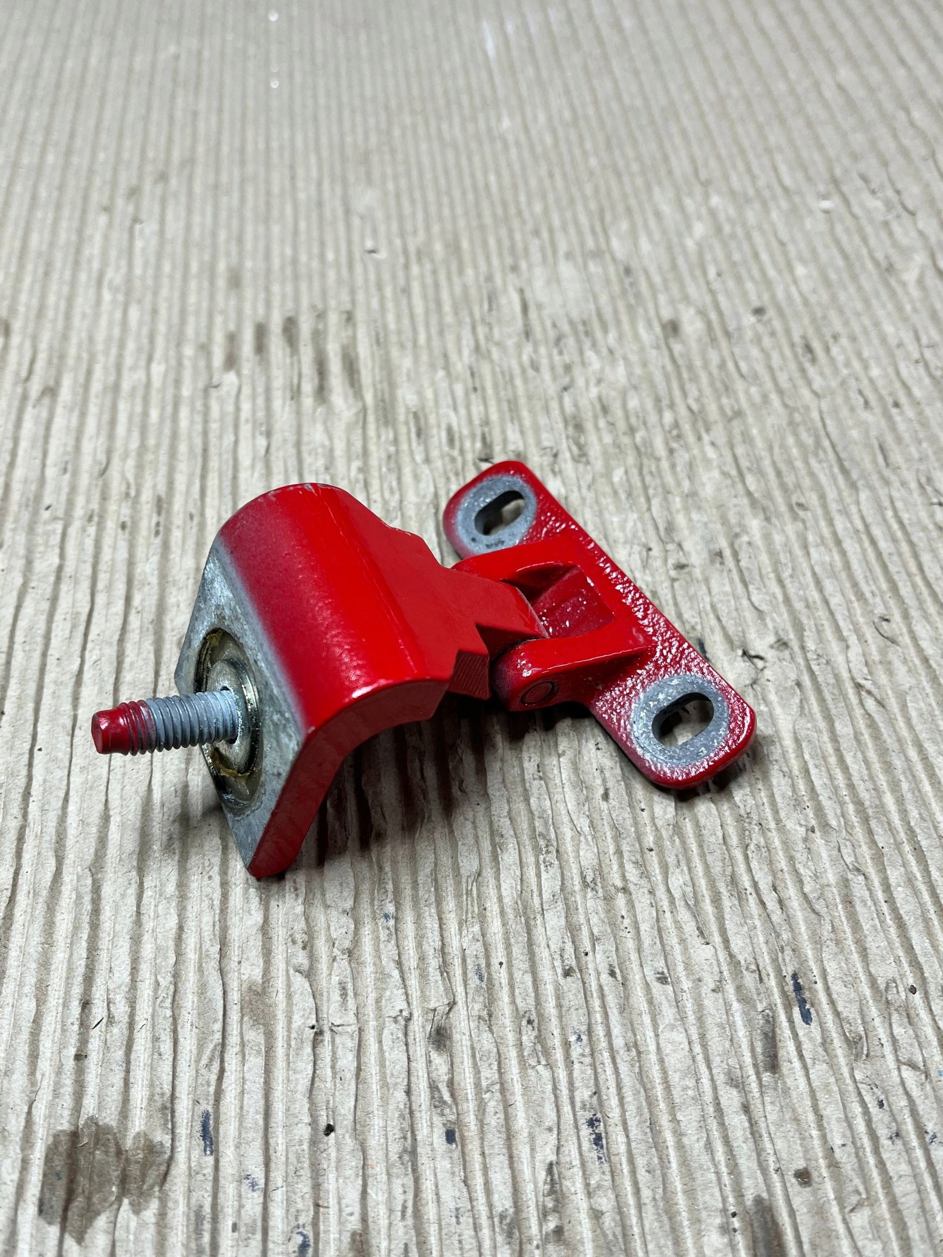 hinges bonnet boot Audi Q3 8U 8U0827300D