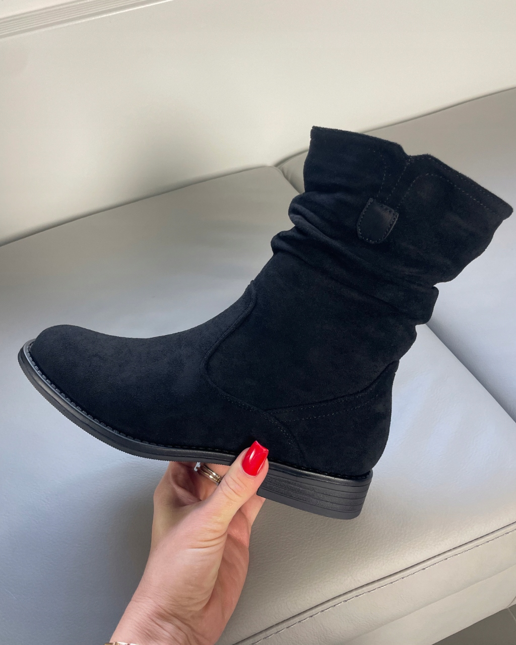 CIEPŁE BOTKI ZAMSZOWE CZARNE OCIEPLANE BUTY DAMSKIE 38 Kolor podeszwy czarny