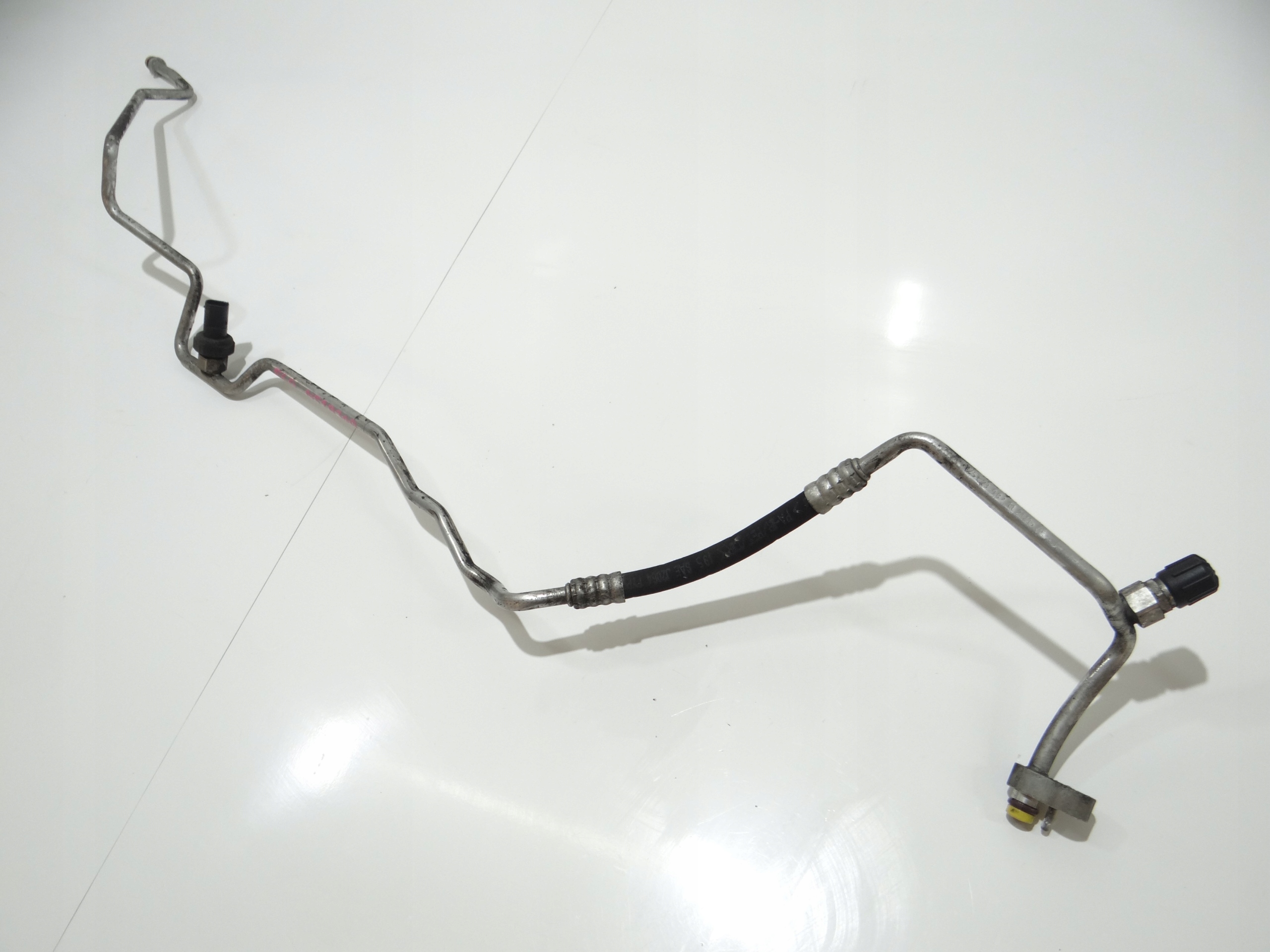 vedení hadice klimatizaci BMW E60 N52 6910803