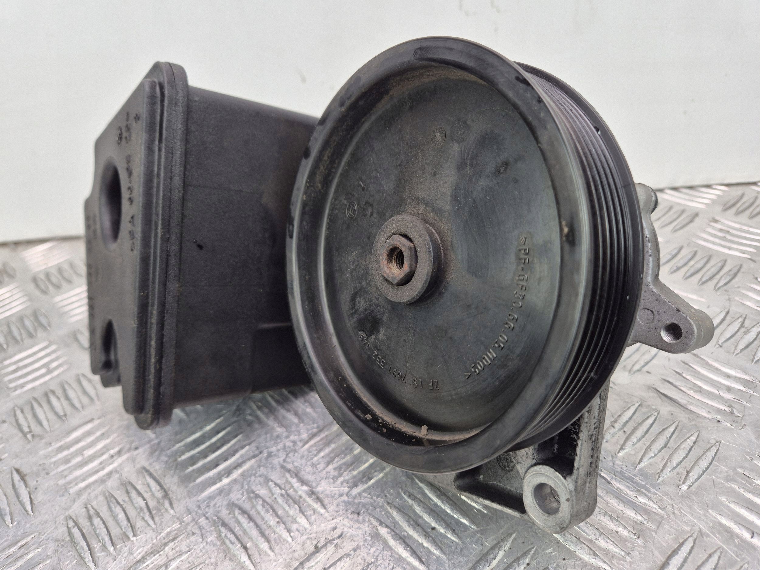 Mercedes E350 W211 pompe direction assistée M272.964 0054662001