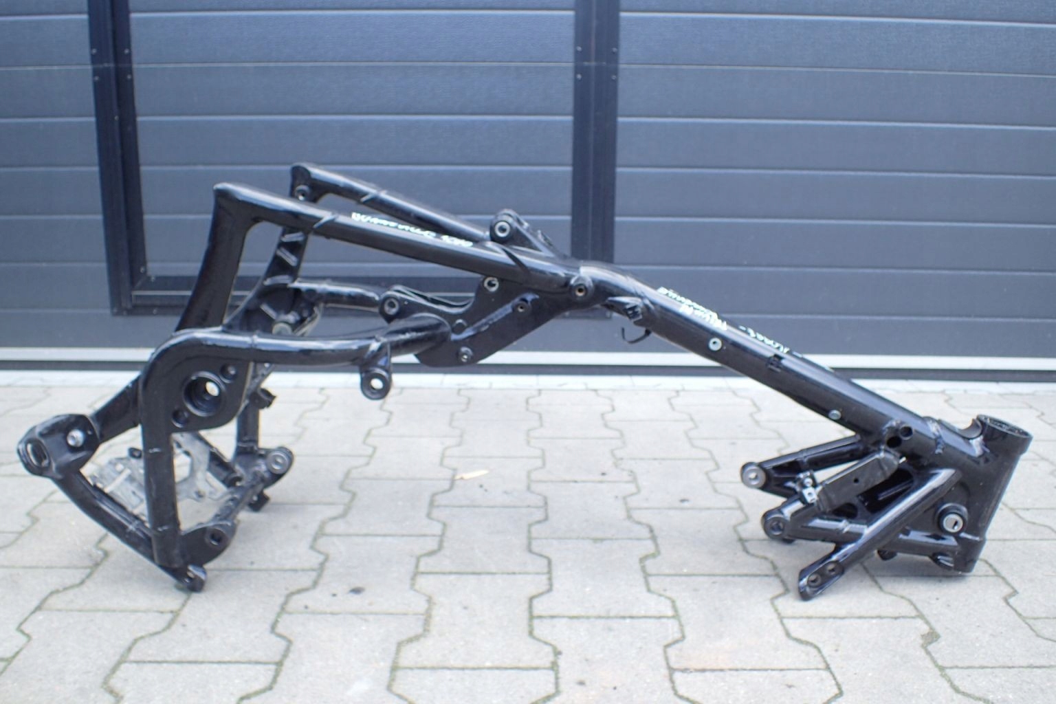 Triumph Bonneville 1200 Bobber 21- Rama Stan opakowania brak opakowania