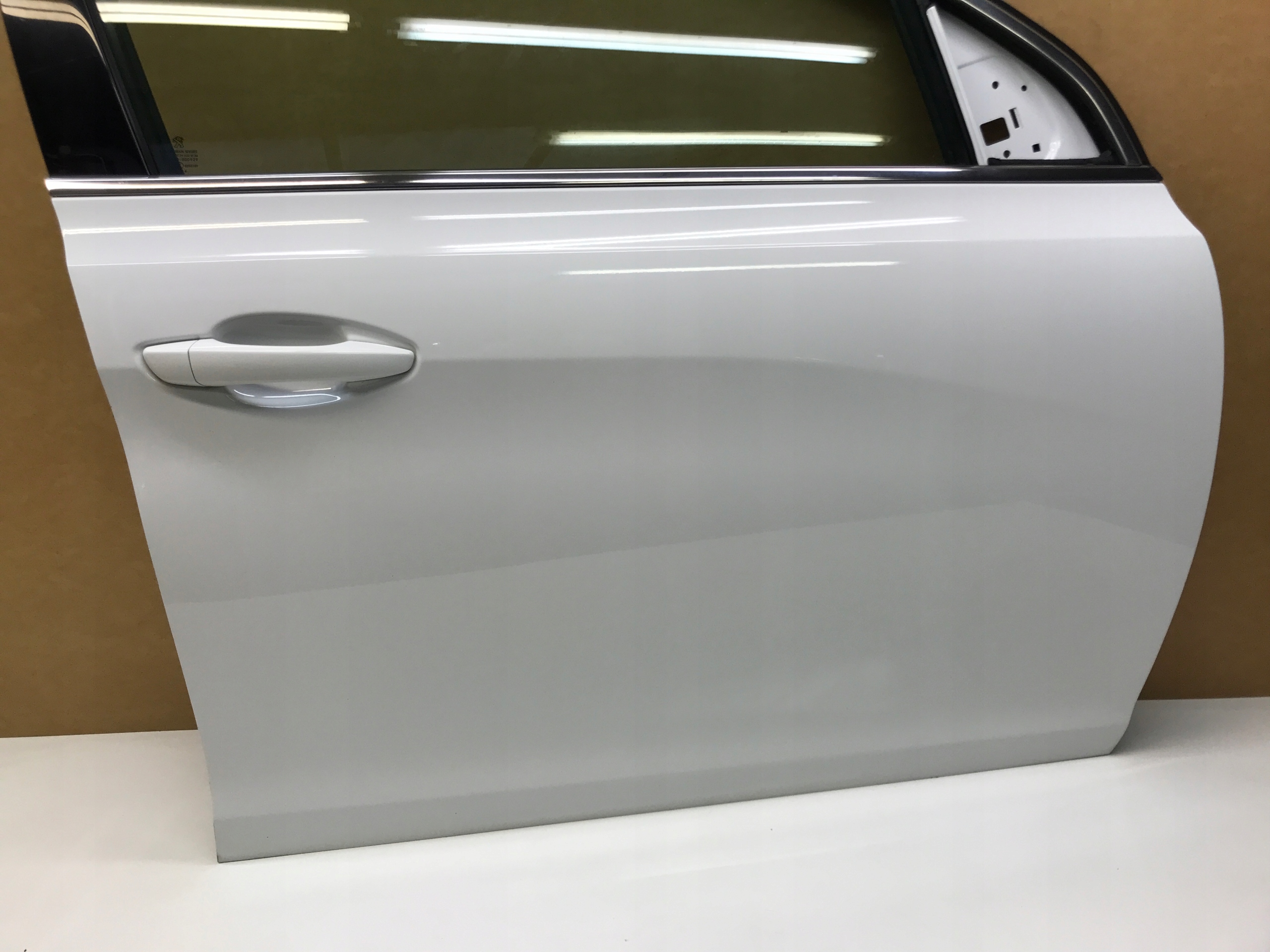 PEUGEOT 308 T9 II DRZWI PRAWE PRZEDNIE EWPB Numer katalogowy części DRZWI PRAWE PRZEDNIE PRAWY PRZÓD SZYBA LISTWA KLAMKA ZAWIAS KOLOR EWPB