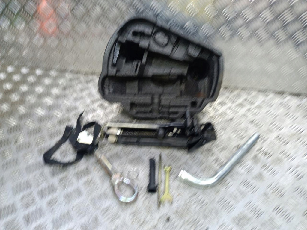 SKODA FABIA II WKŁAD KOŁA ZAPASOWEGO KPL