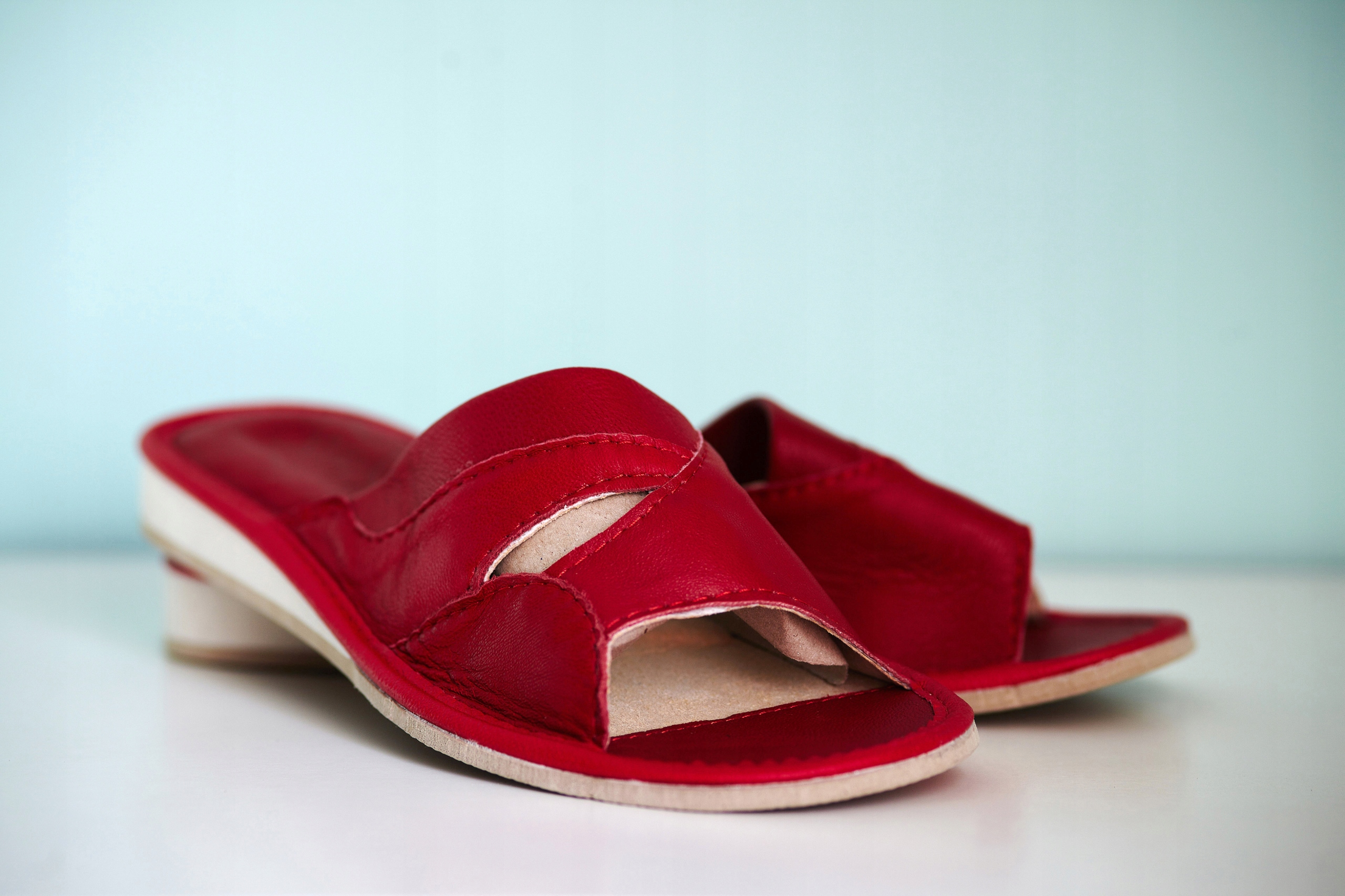 

Modne Klapki Damskie Pantofle Skórzane 37 Hit