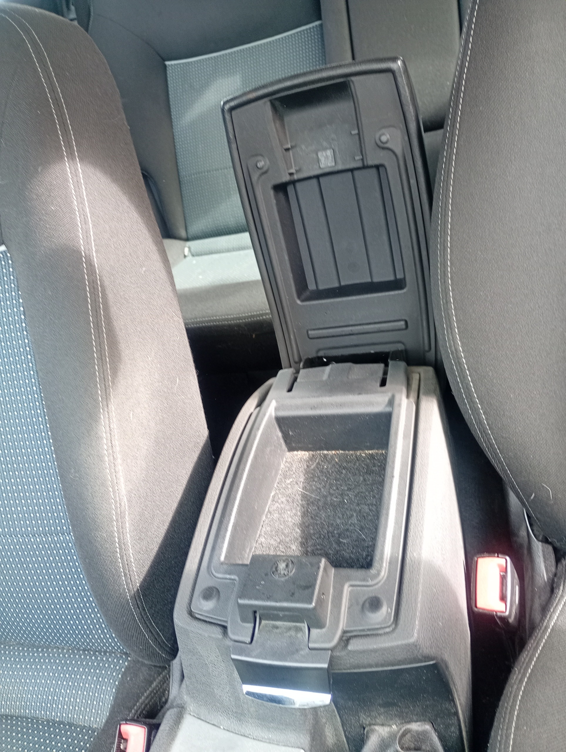 naslon za ruku Ford Mondeo MK4 07-14