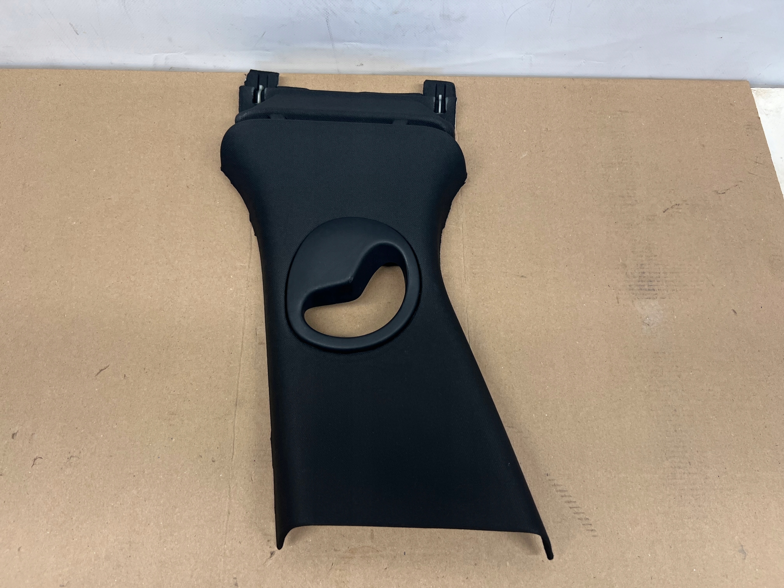 Range Rover Velar cover side slupka the centre