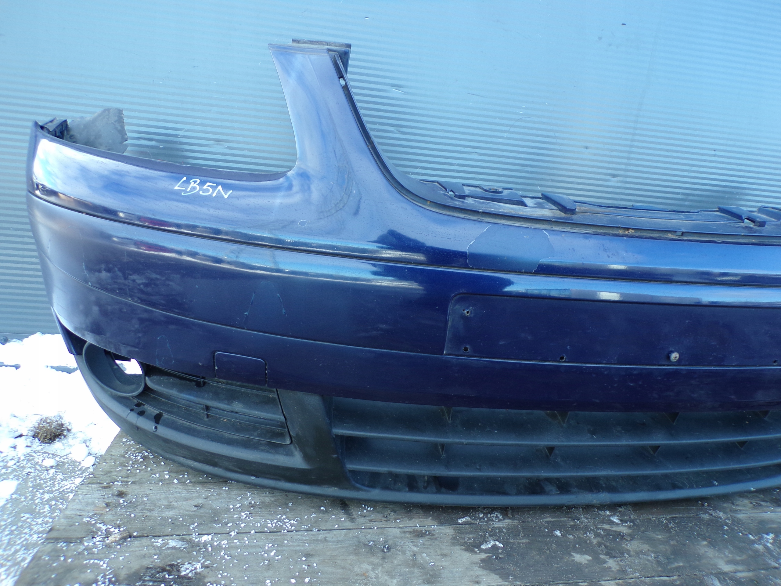 front bumper front VOLKSWAGEN TOURAN 1 and colour LB5N