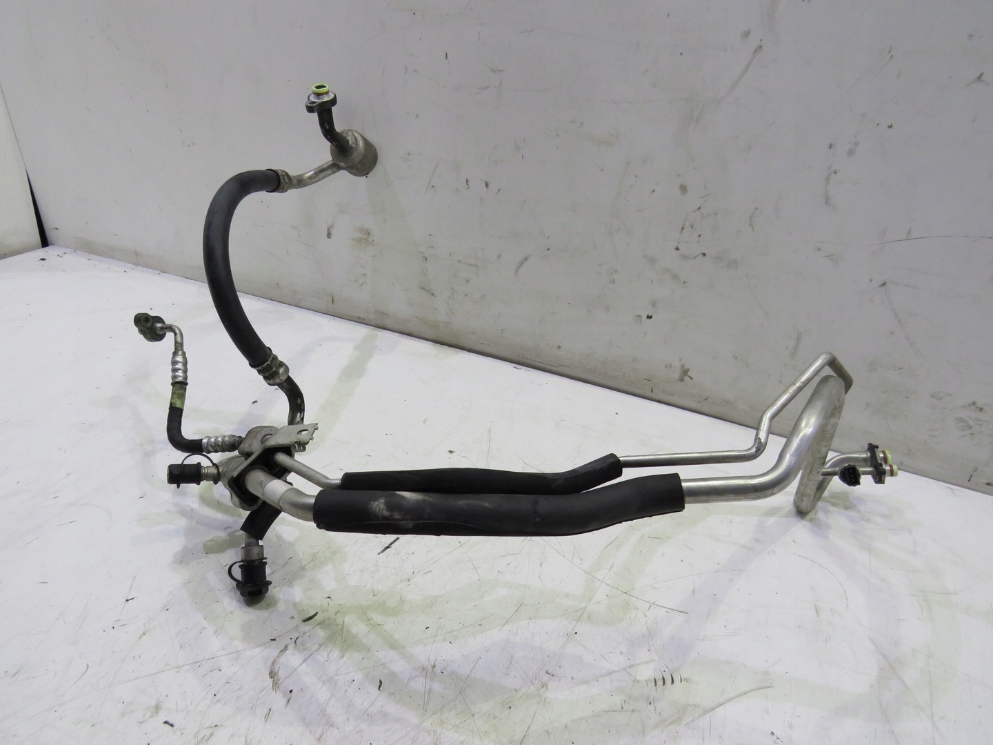 Шланг кондиционера VOLVO V40 2.0 D4