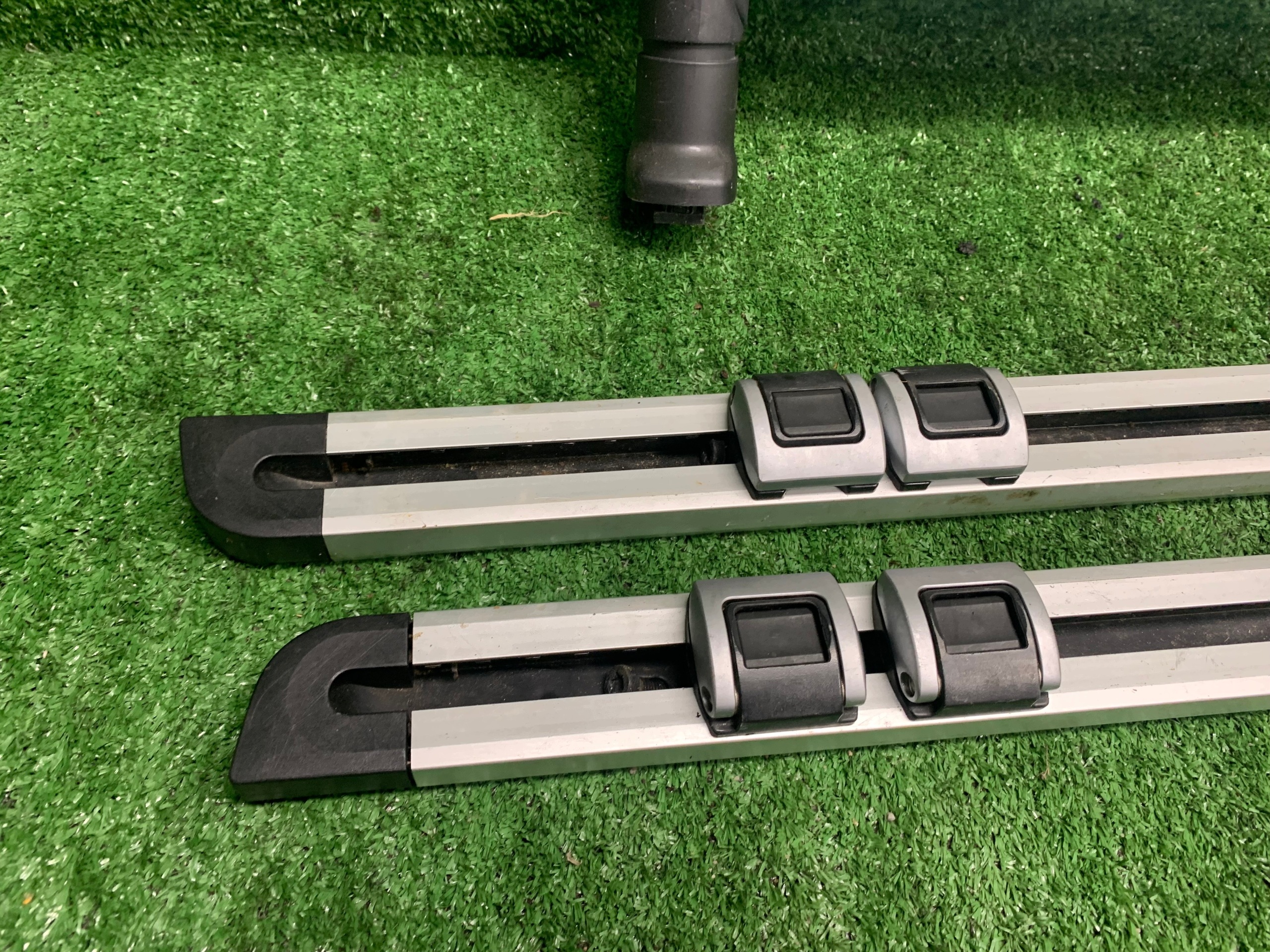 AUDI A6 C6 PROWADNICE PRZEGRODA boot brackets 4F9863555A 4F9860378C KPL