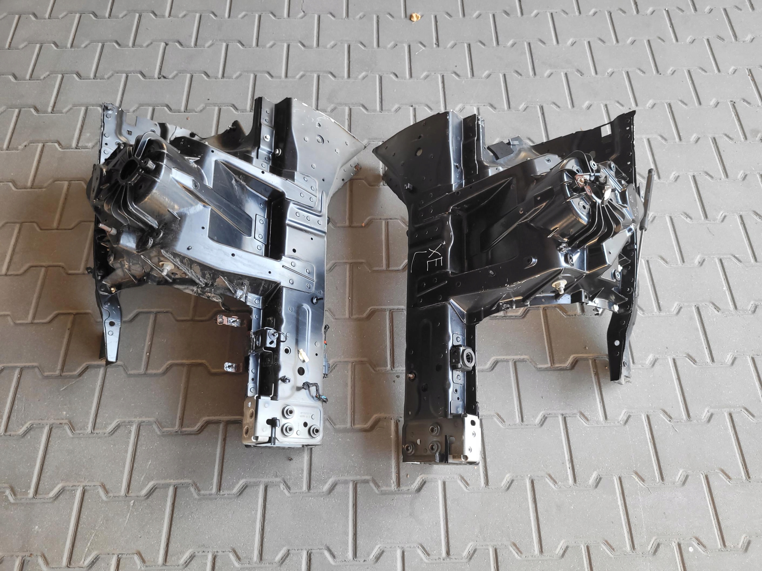 quarter front right JAGUAR XE X760 PEC EBONY BLACK