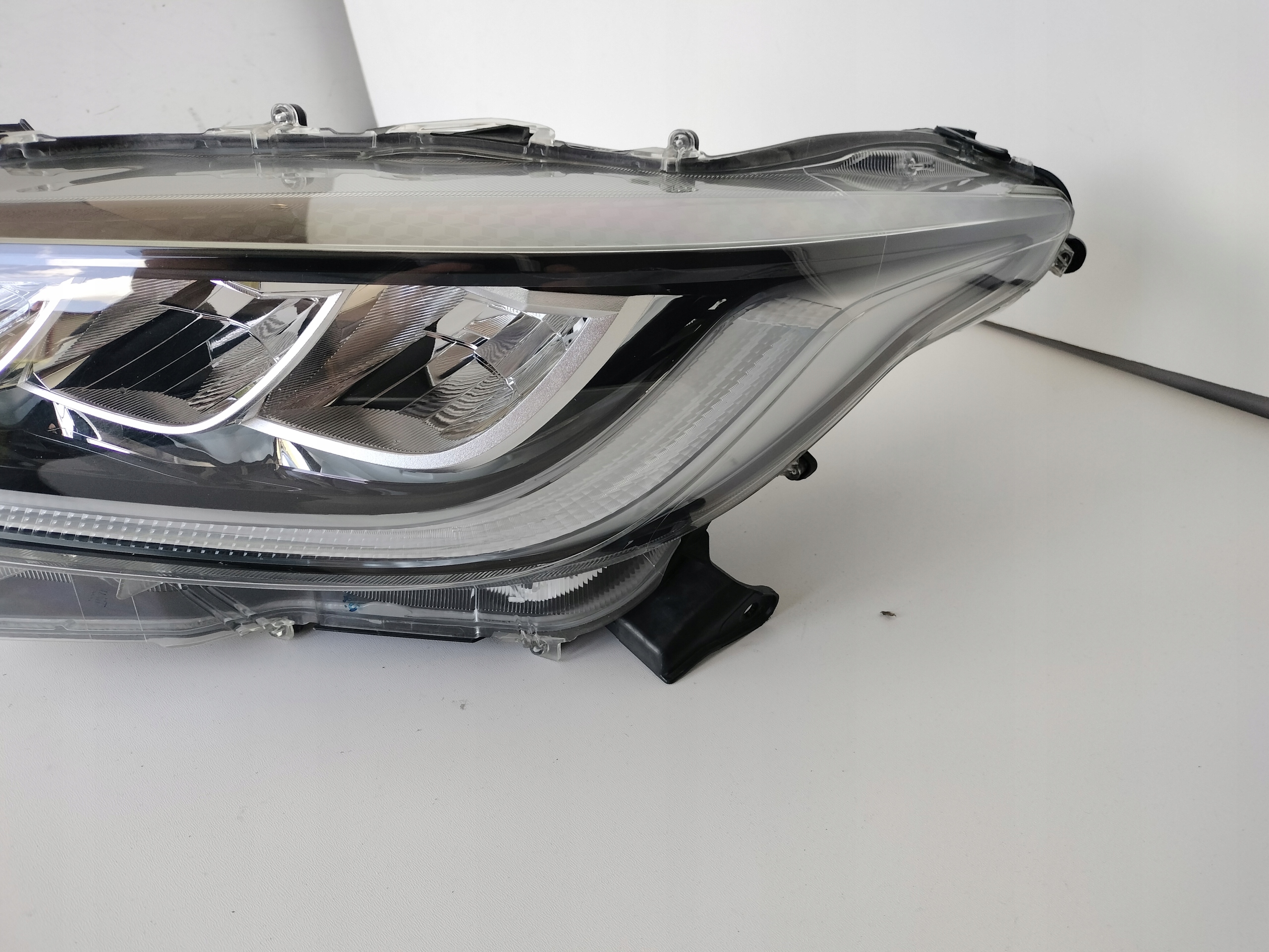 light left REFLEKTOR TOYOTA YARIS IV 20- FULL LED MAZDA 2 24