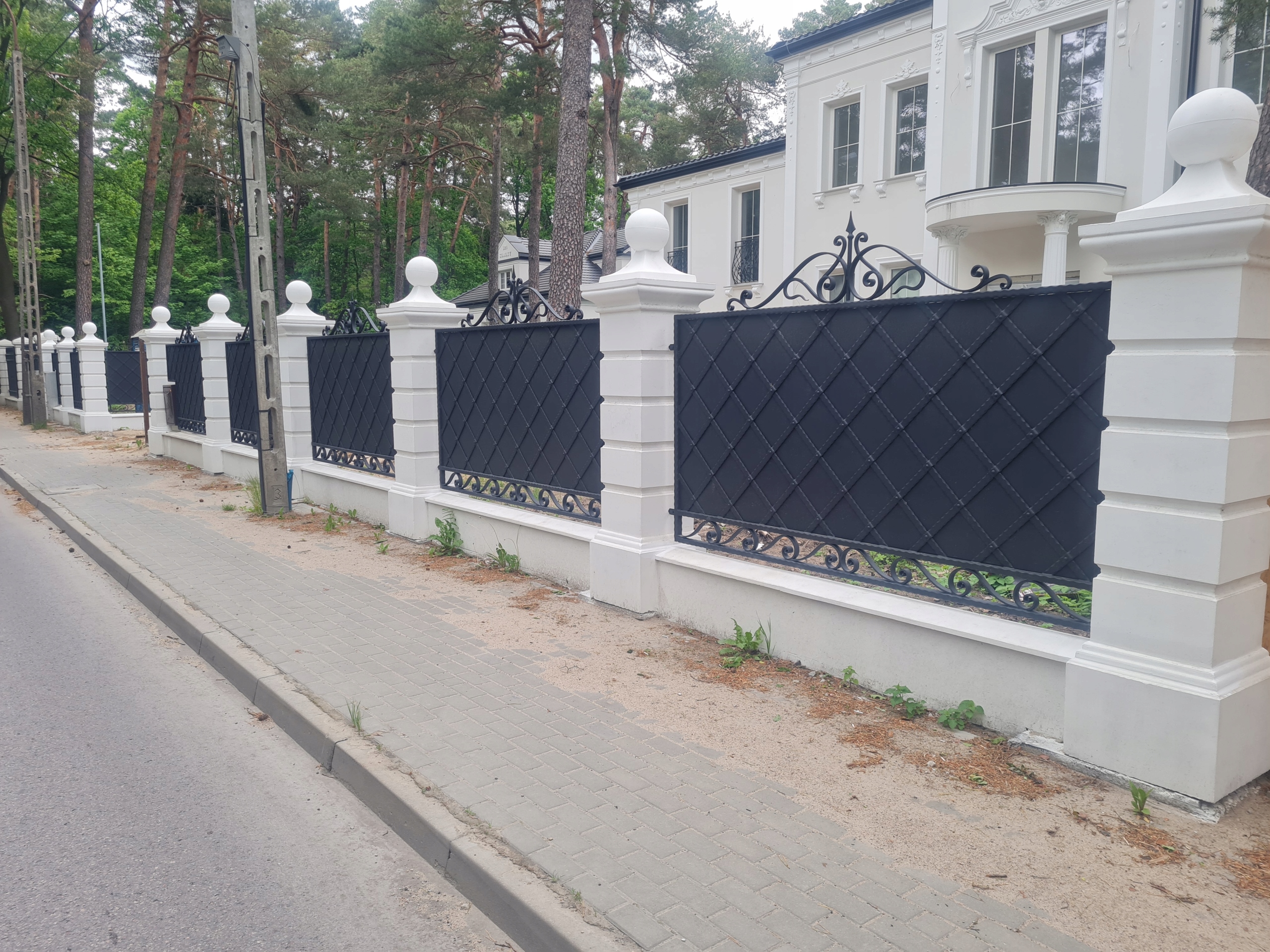 OGRODZENIA DWORKOWE,słupy,STYLOWE ,BETONOWE Materiał dominujący beton