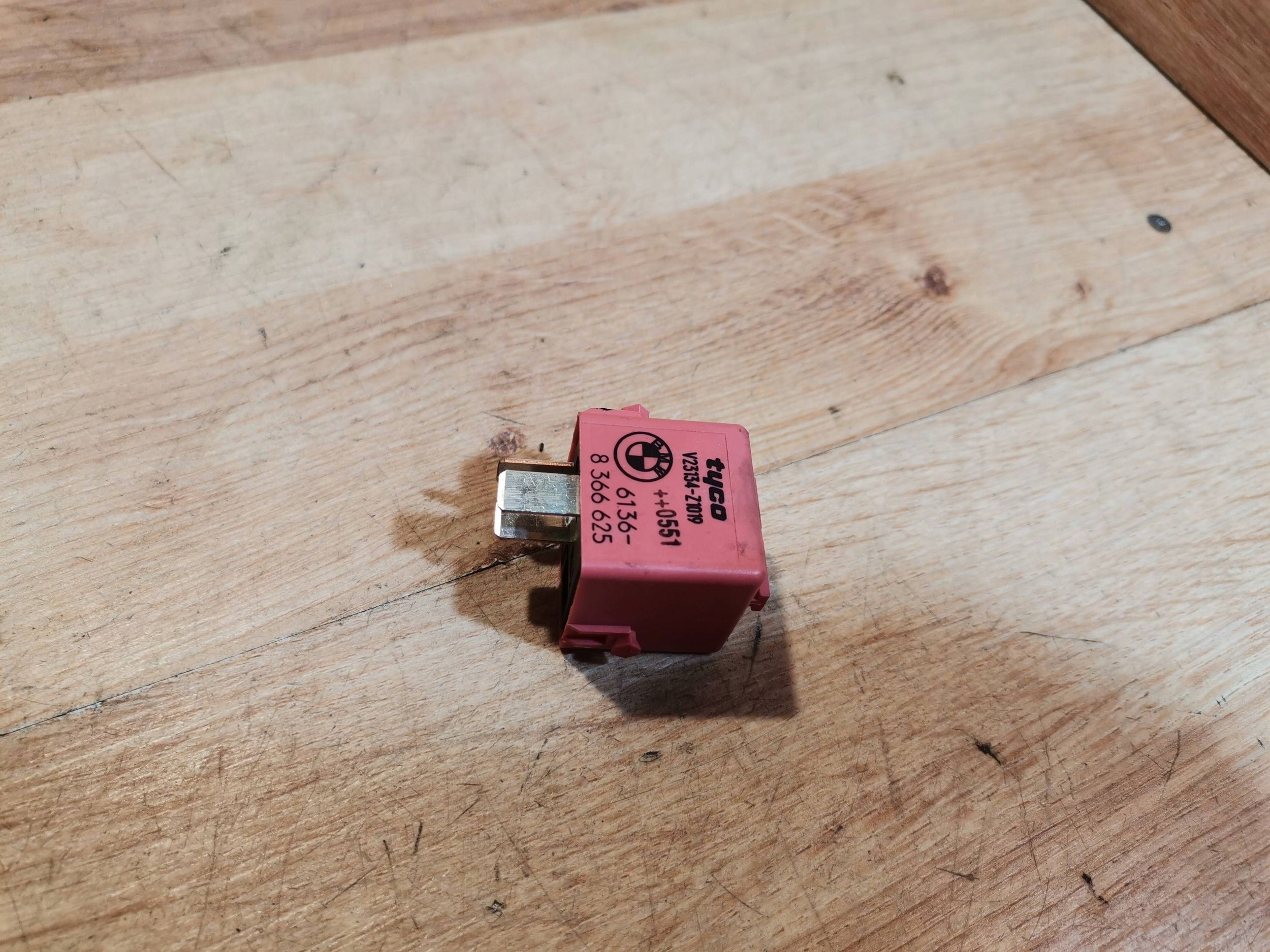relay Tyco red BMW X5 E53 8366625