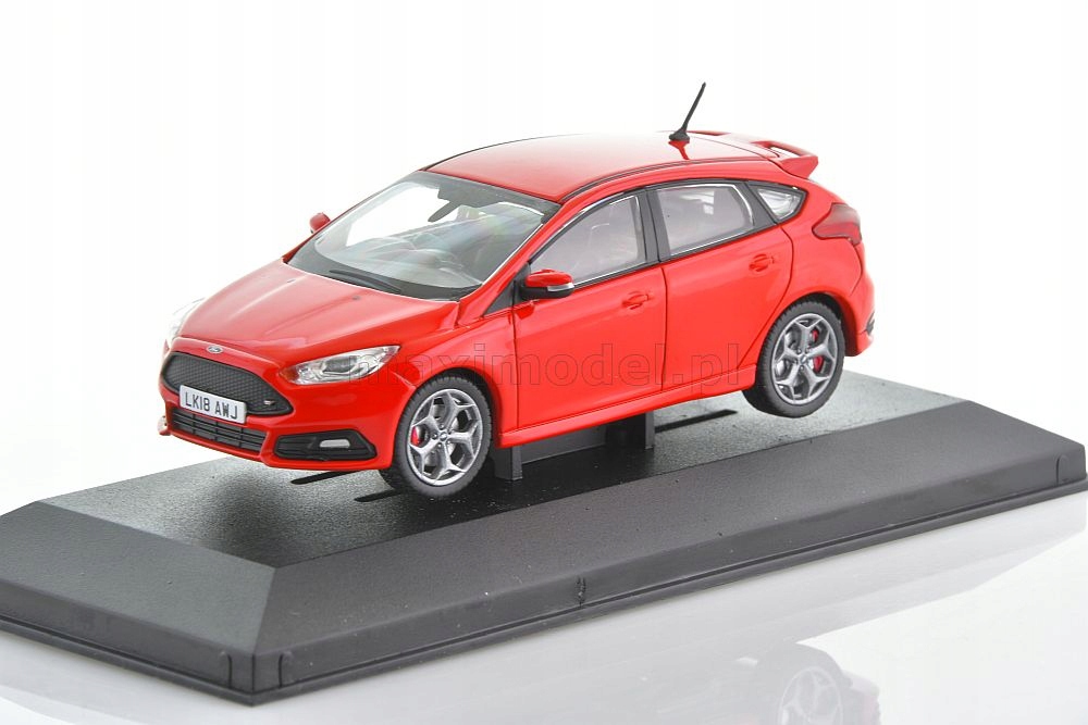 Ford Focus Mk III St Red 2016 1/43 Vanguards