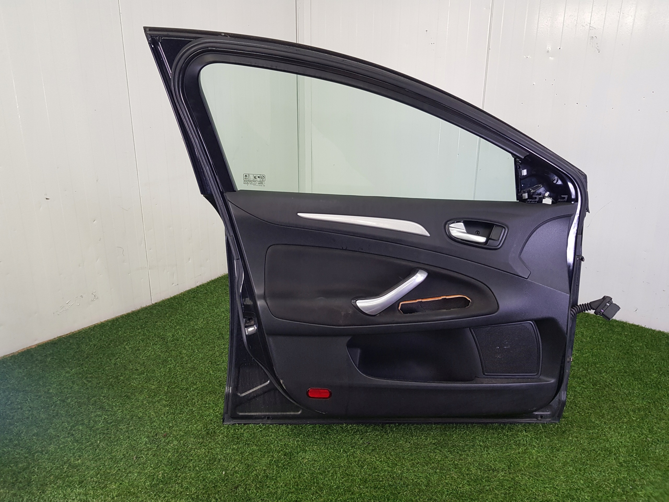 dveře levý předek FORD MONDEO MK 4