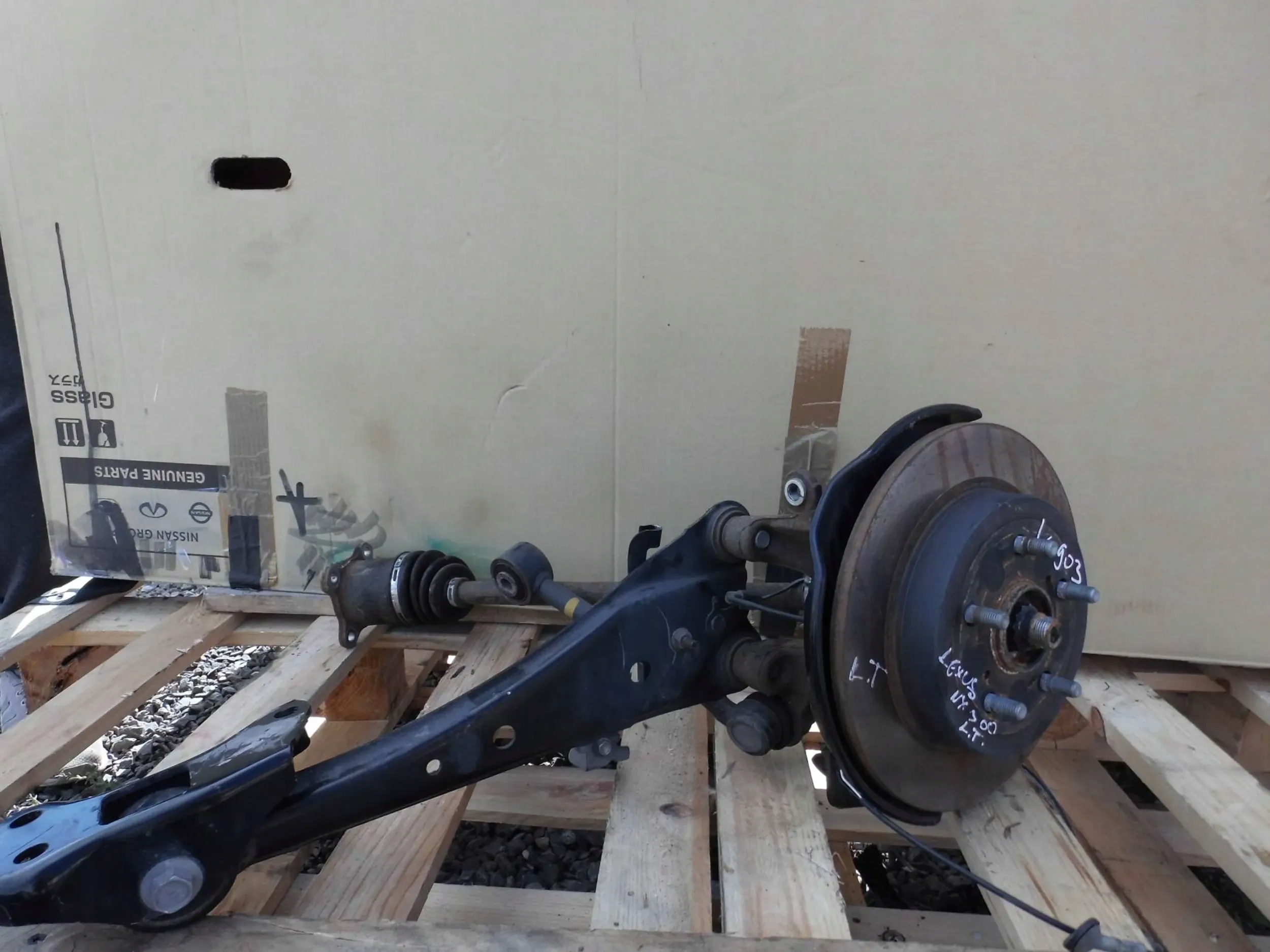 Lexus NX300H 2019 4x4 swing of the pivot semi-axis arm left rear part