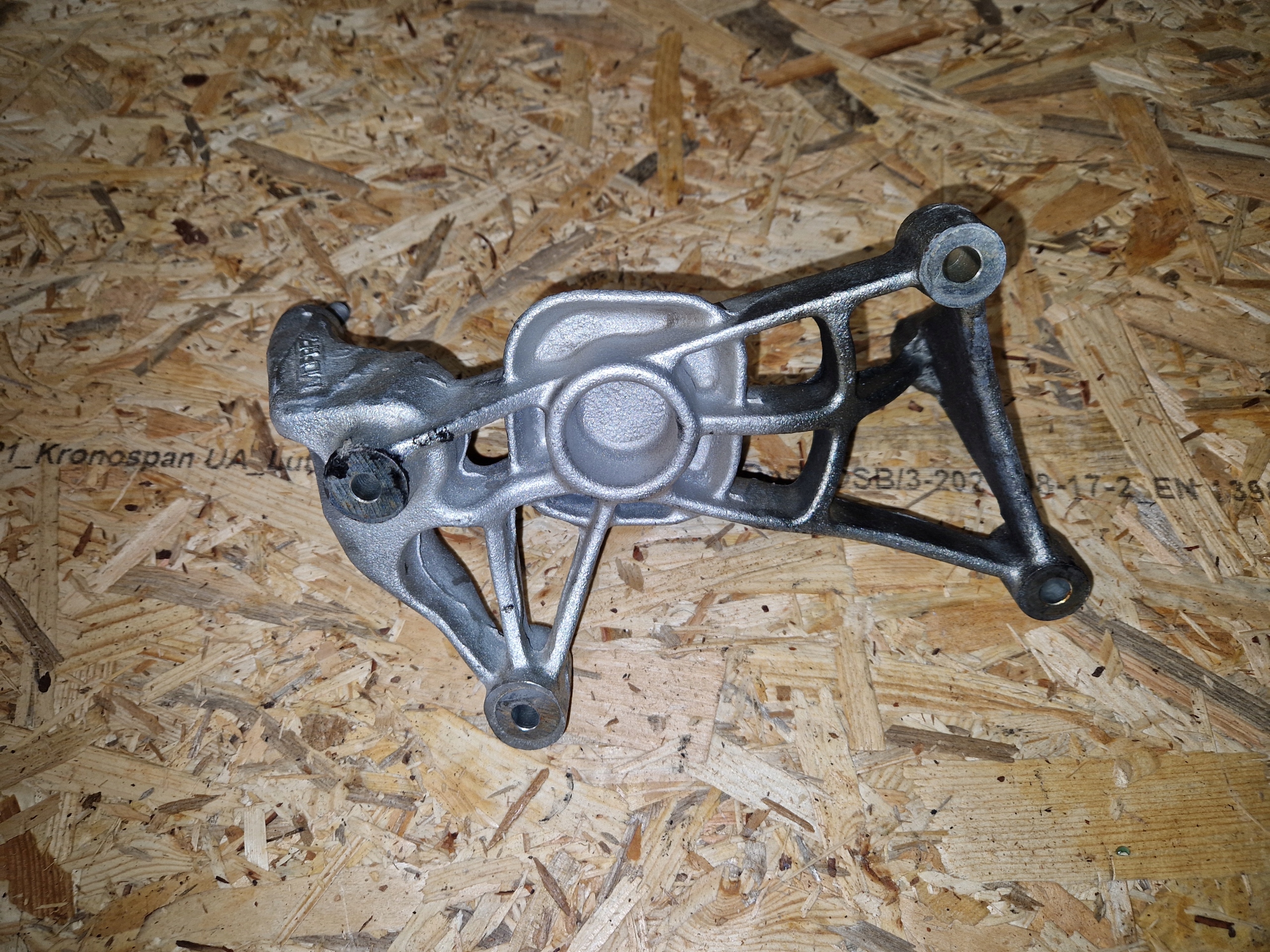 Support Support plaque KATALIZATORA JEEP CHEROKEE 5 KL 2.2CRD 53417318