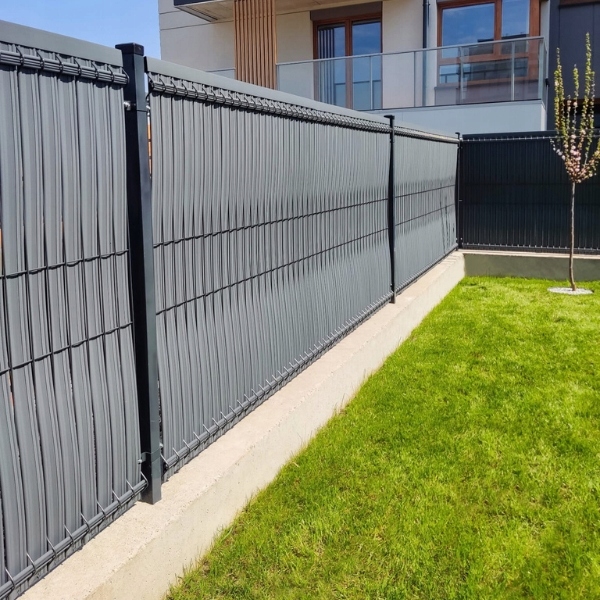 GRAFITOWA OSŁONA NA PŁOT LISTWY NA OGRODZENIE PANELE LAMELE 122X250CM Kolor grafitowy