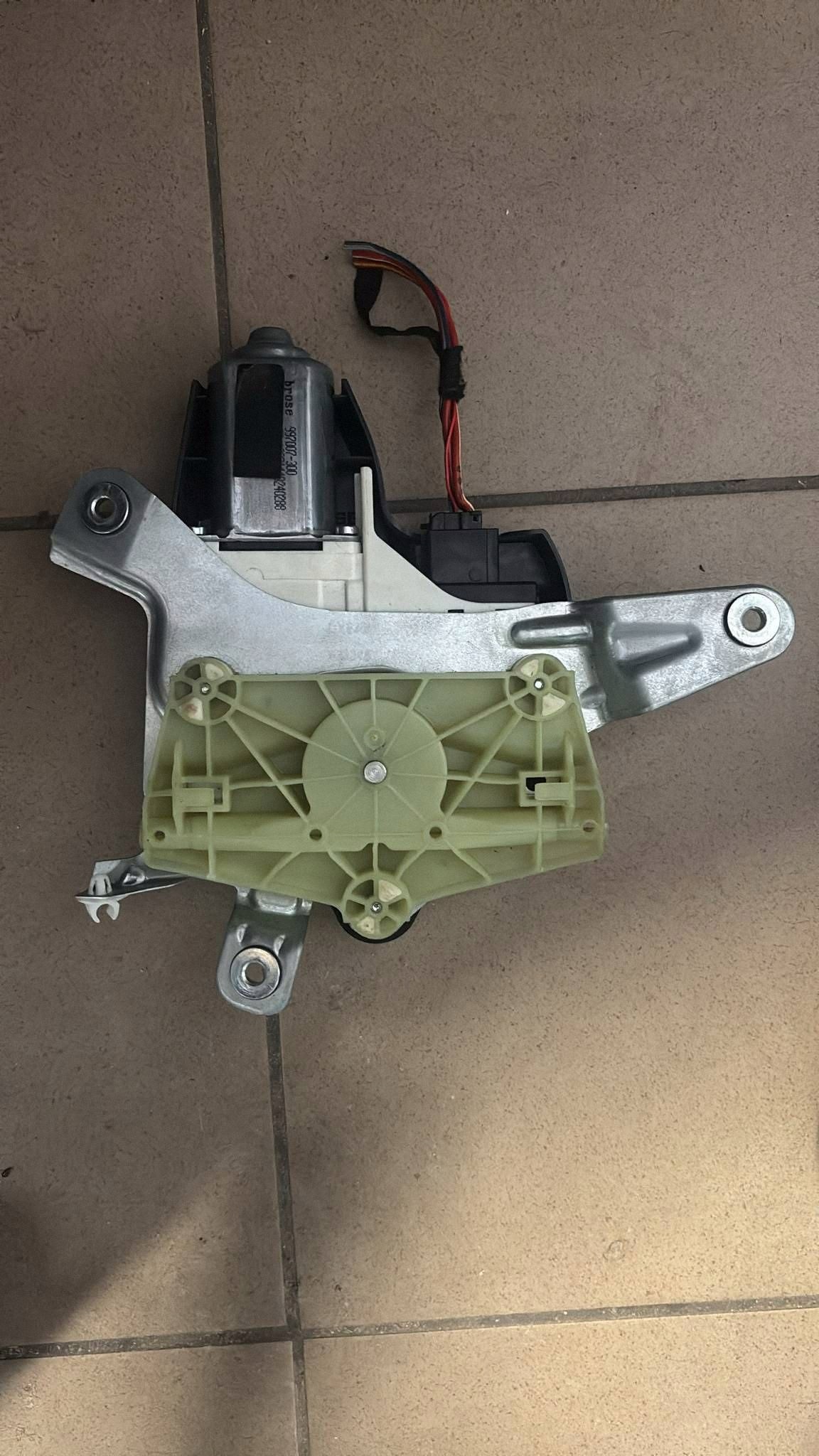 Motor rolety Audi A6 S6 C7 4G 4G9863560