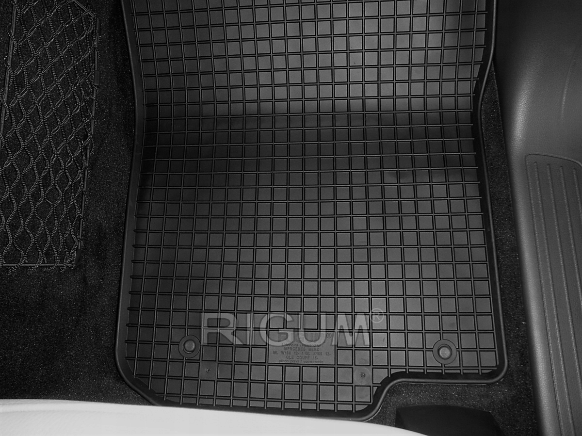 Zestaw dywaników do Mercedes ML od 2012 Numer katalogowy producenta 901672421163