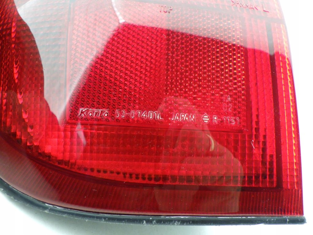 TOYOTA HIACE 96- light rear left