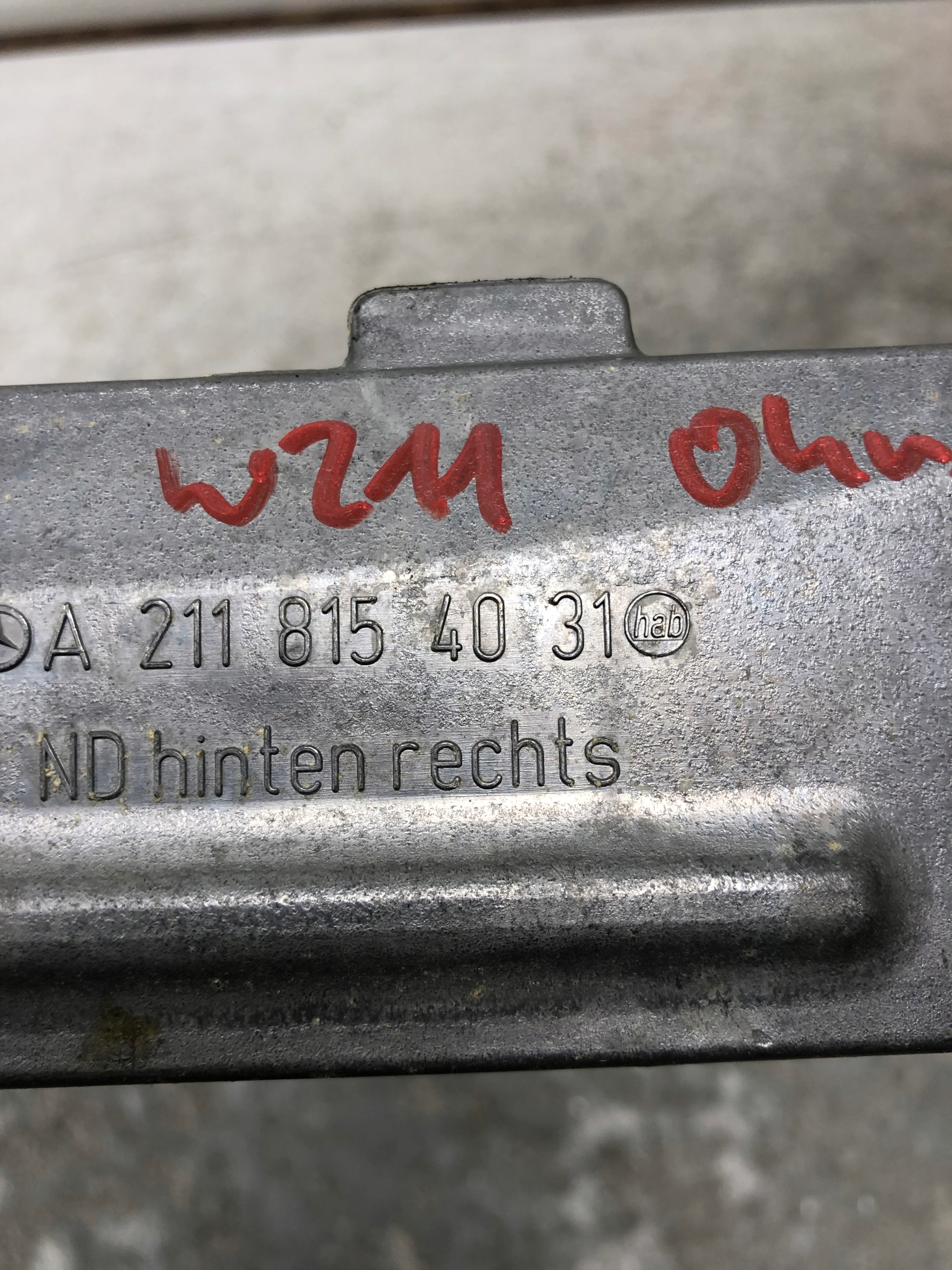 halter konsole MERCEDES W211 A2118154031