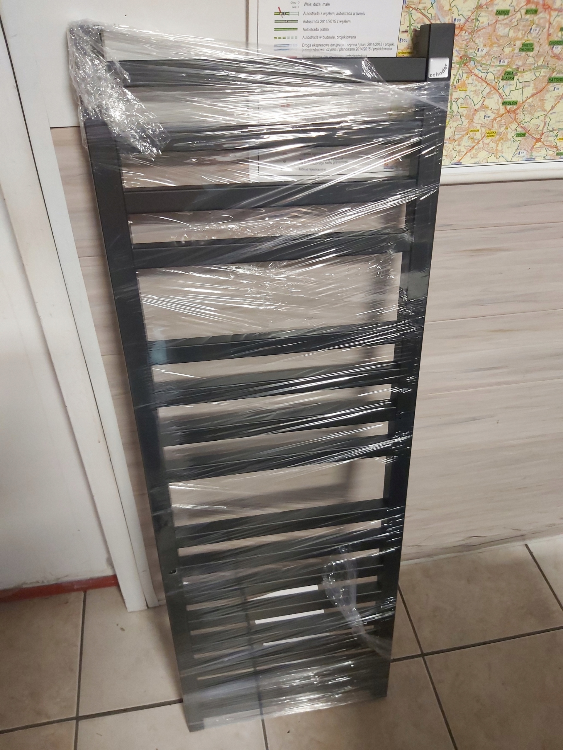 Zehnder Grzejnik łazienkowy czarny Qv 140x40cm