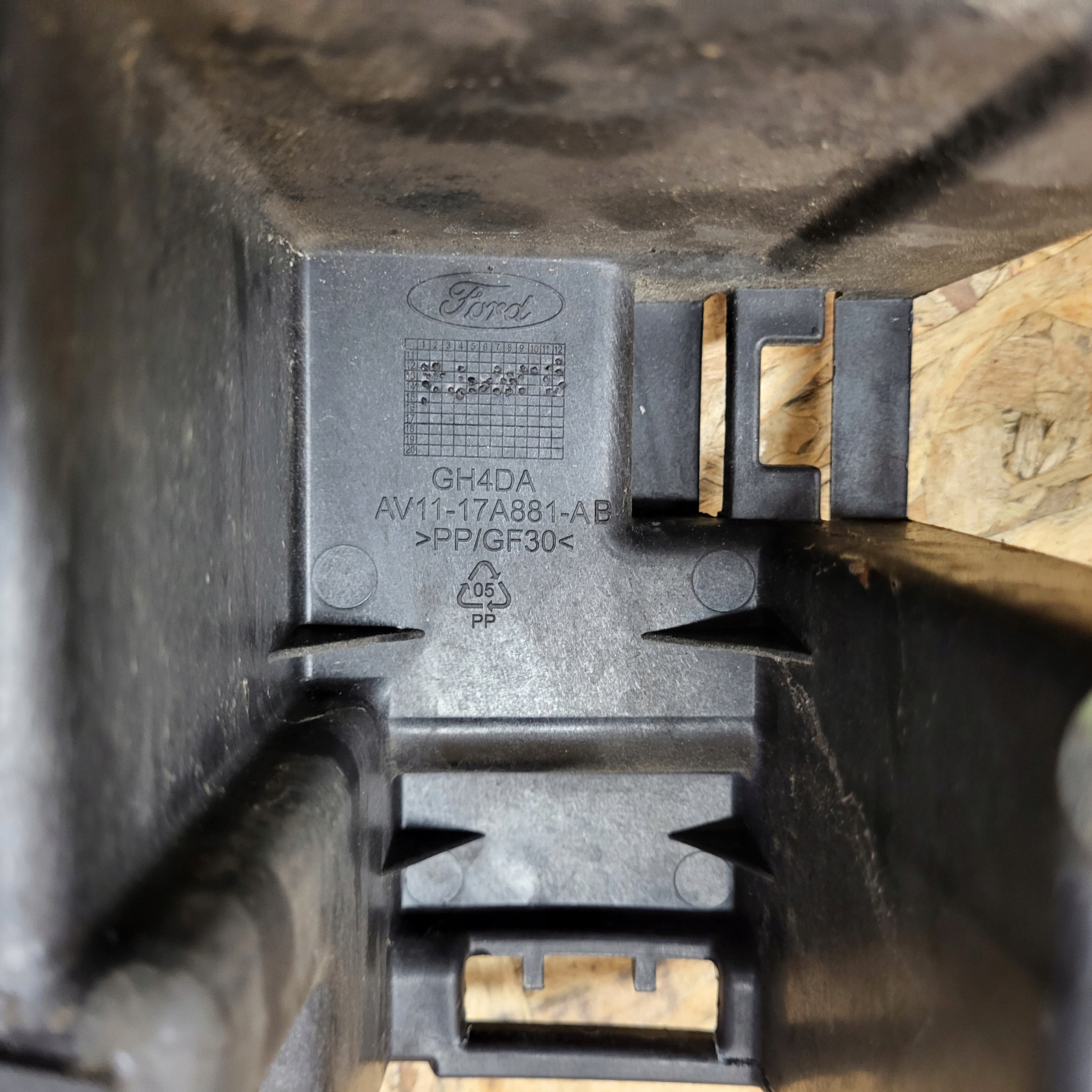 FORD B-MAX 12-19R bumper bracket right rear part AV11-17A881-AB
