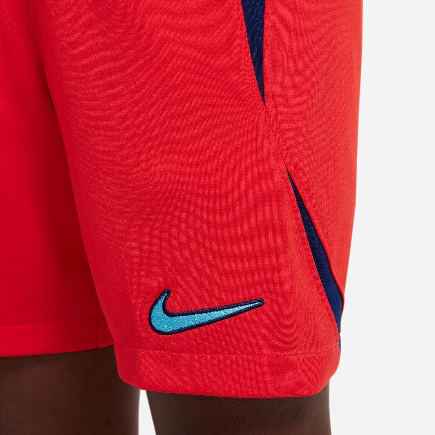 M8680 CHŁOPIĘCE SPODENKI SPORTOWE PIŁKARSKIE NIKE ENGLAND 137-147 cm Marka Nike