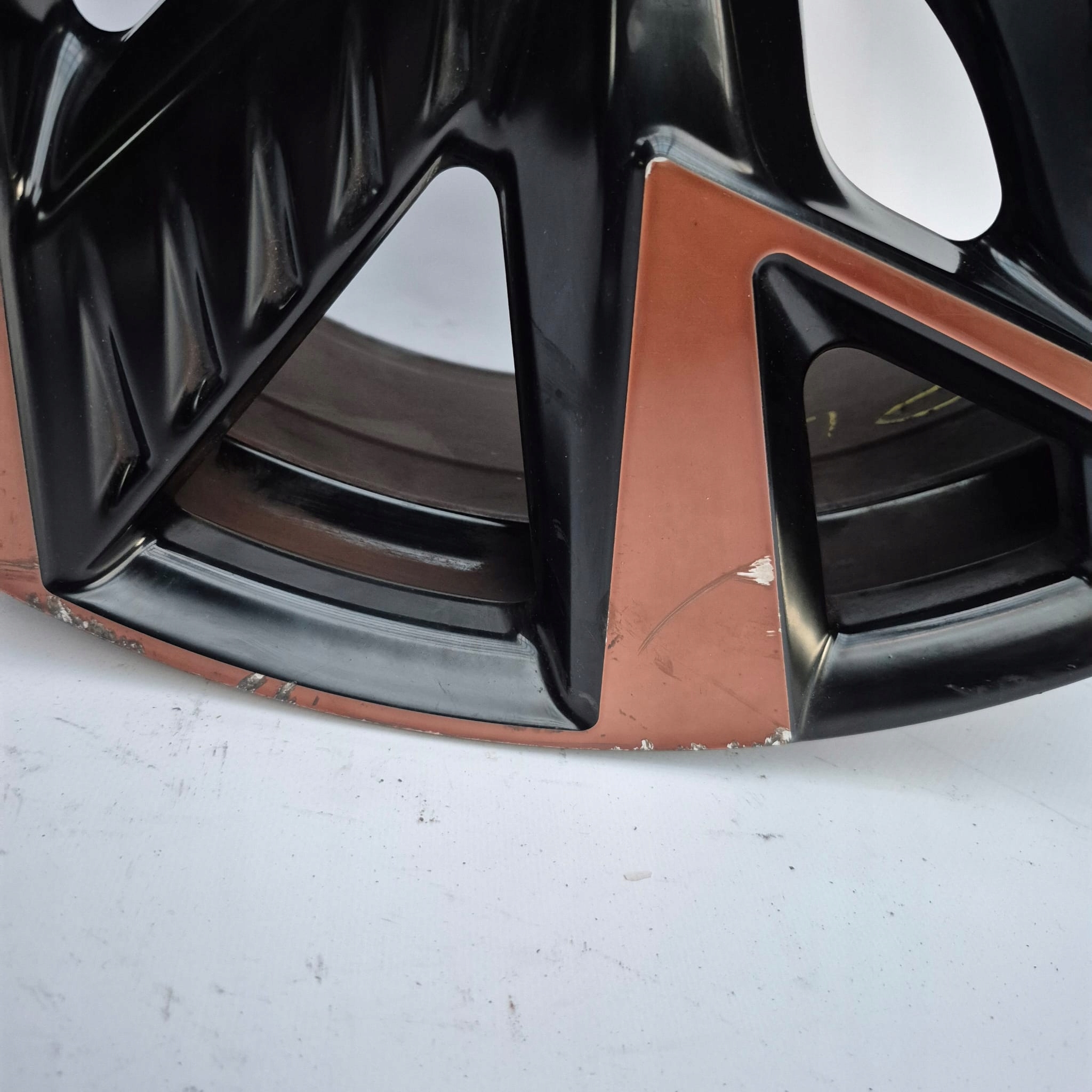 CUPRA 5FF601025R 8J-NX19H2 ET40 19" disk hliníkový