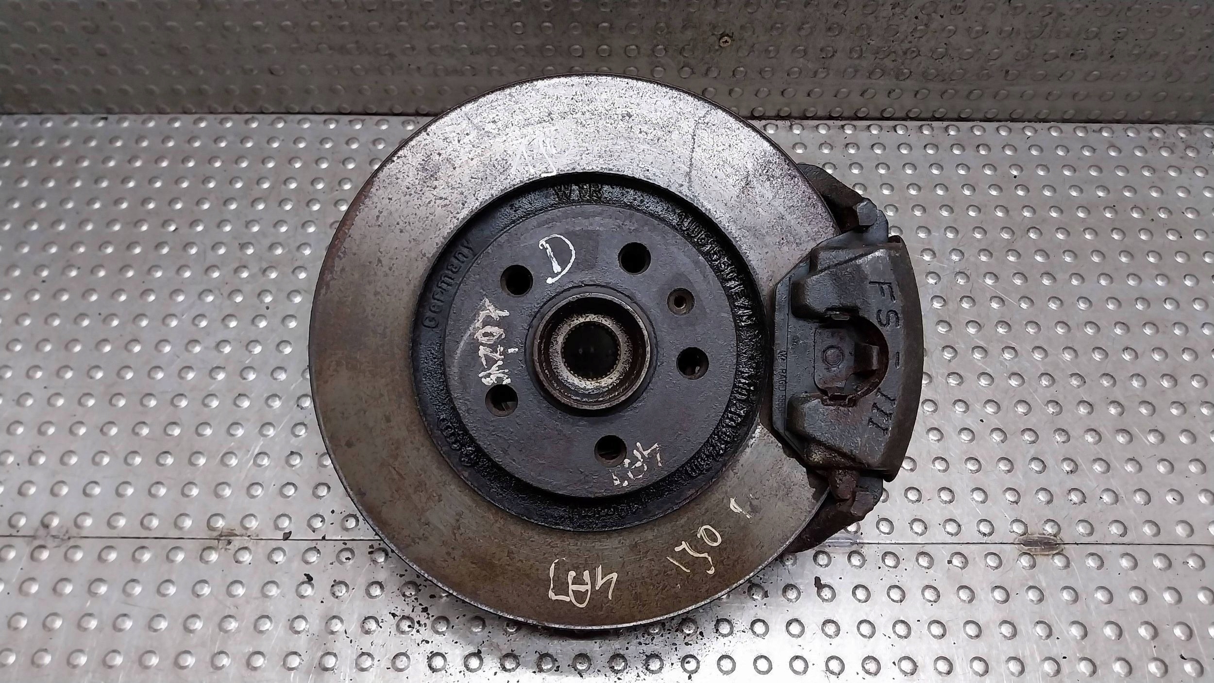 Mozzo FUSELLO Destra Anteriore 1J0407256AJ VW GOLF IV A3 8L OCTAVIA e LEON e 1.9TDI