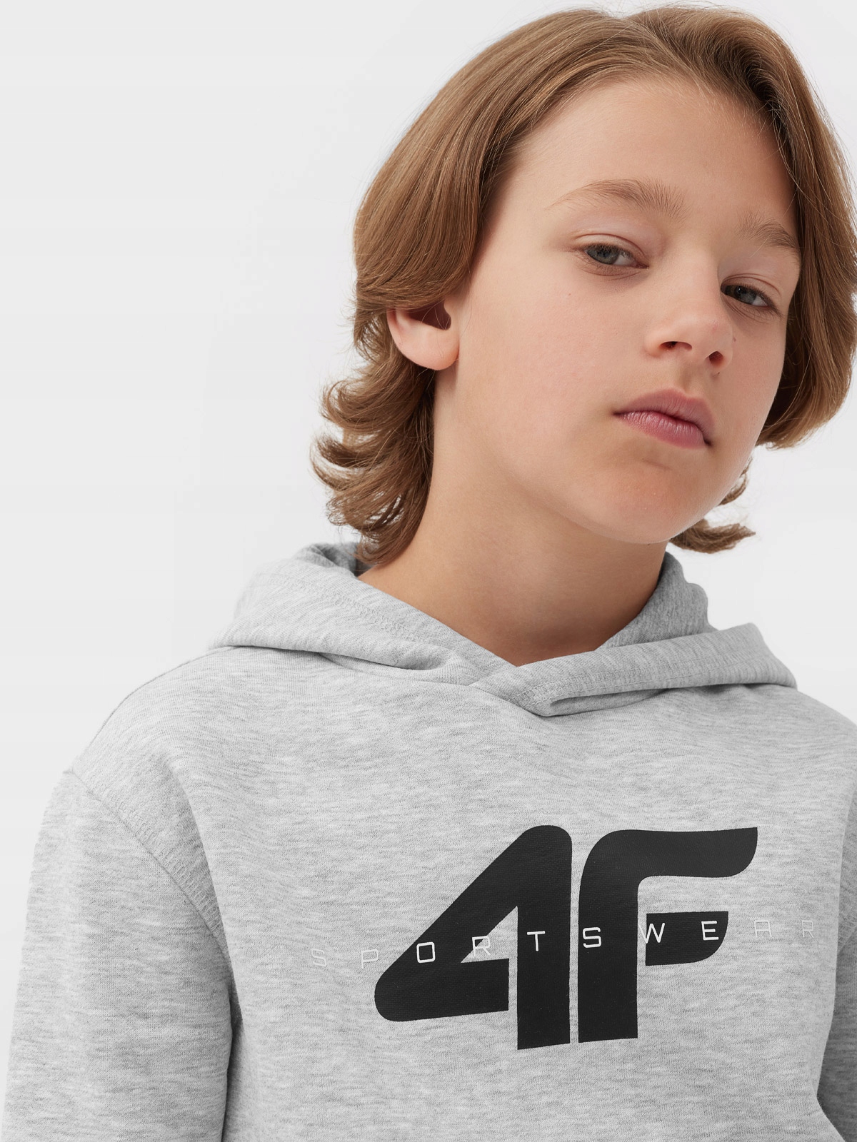 4F BLUZA CHŁOPIĘCA DRESOWA SPORTOWA Z KAPTUREM Kod producenta 4FJAW23TSWSM628