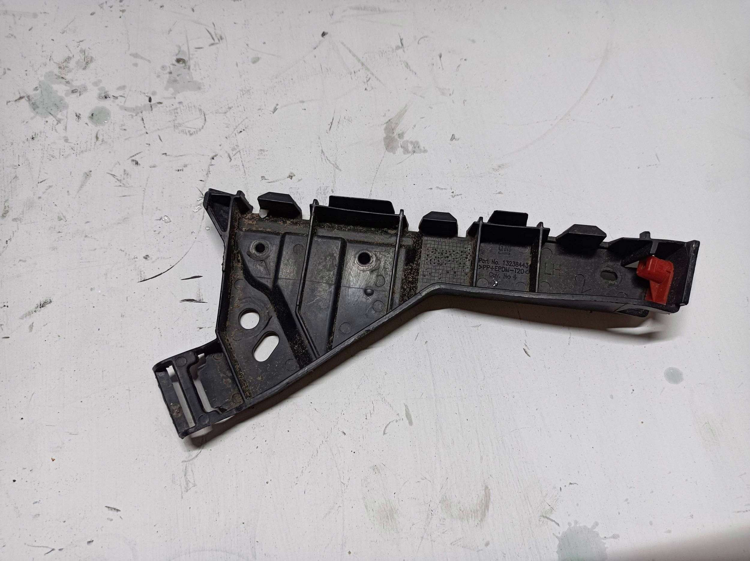 bumper bracket left front Opel Insignia A 2008-2017 13238443