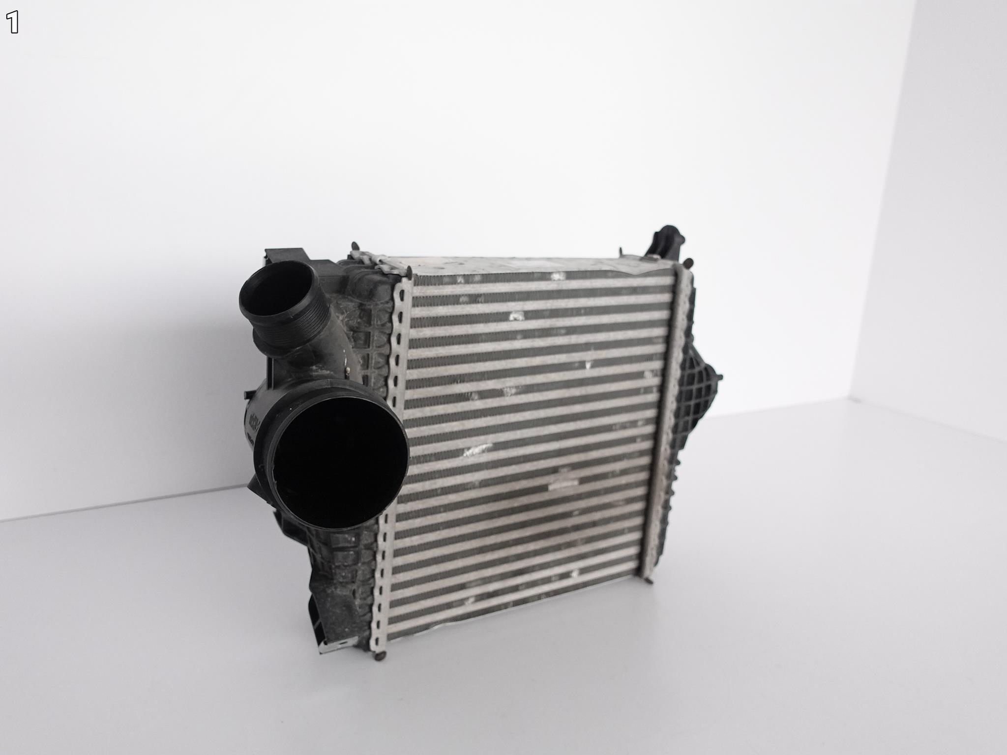 AUDI Q7 Q8 4M0 VW TOUAREG 760 intercooler left