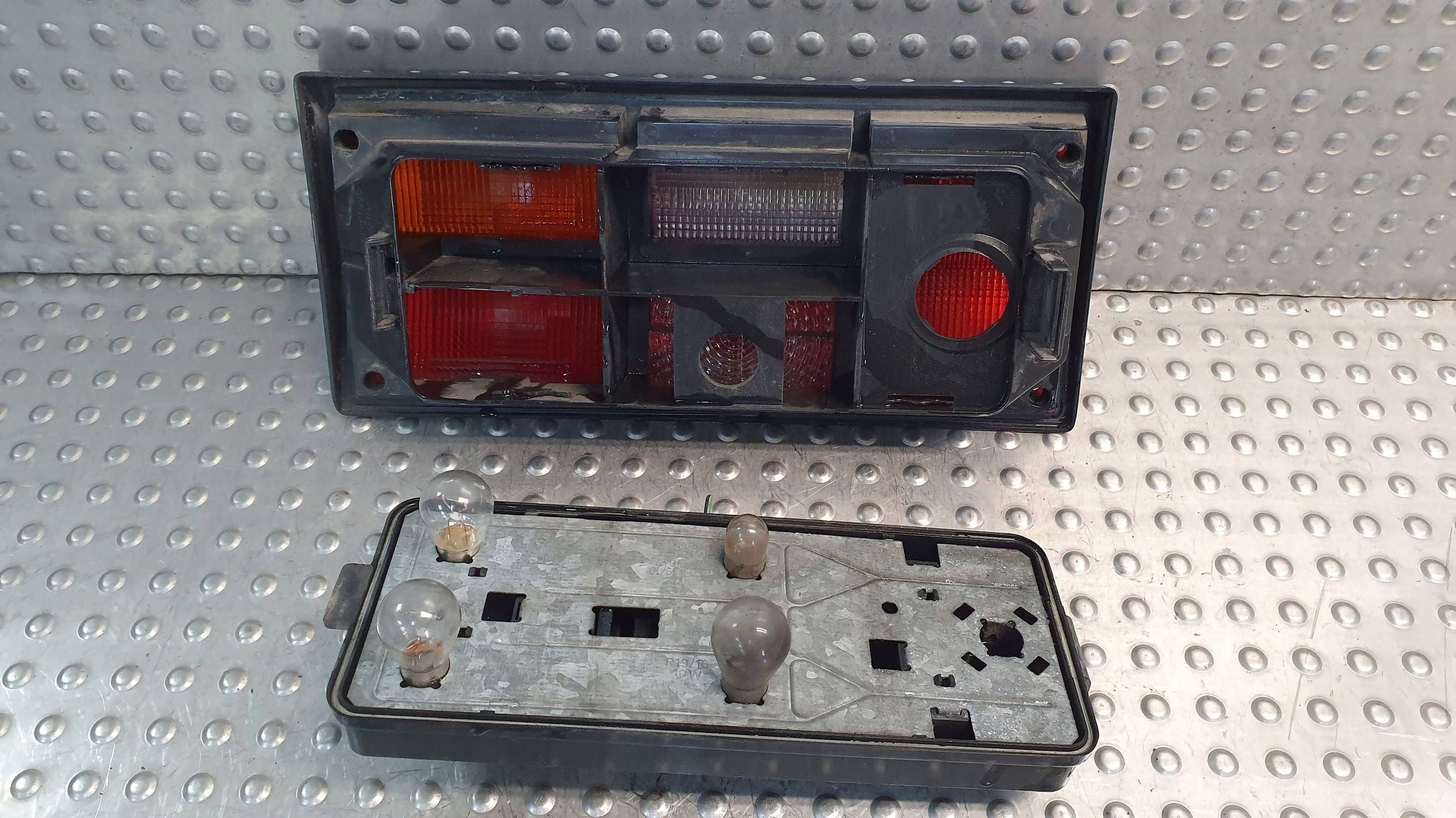 light rear part right VW TRANSPORTER T3 79- 251945257F