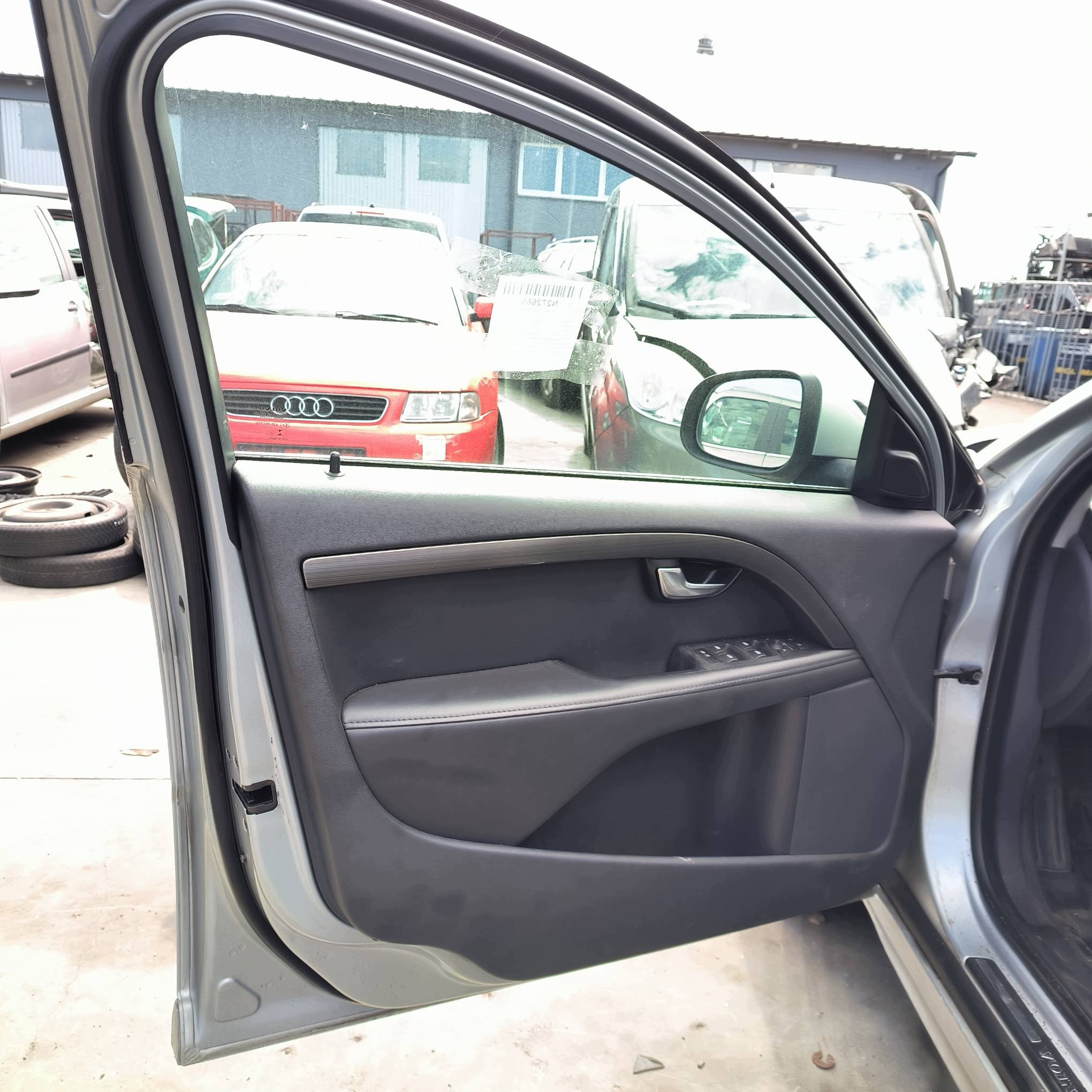 door left front 477 VOLVO V70 III LIFT