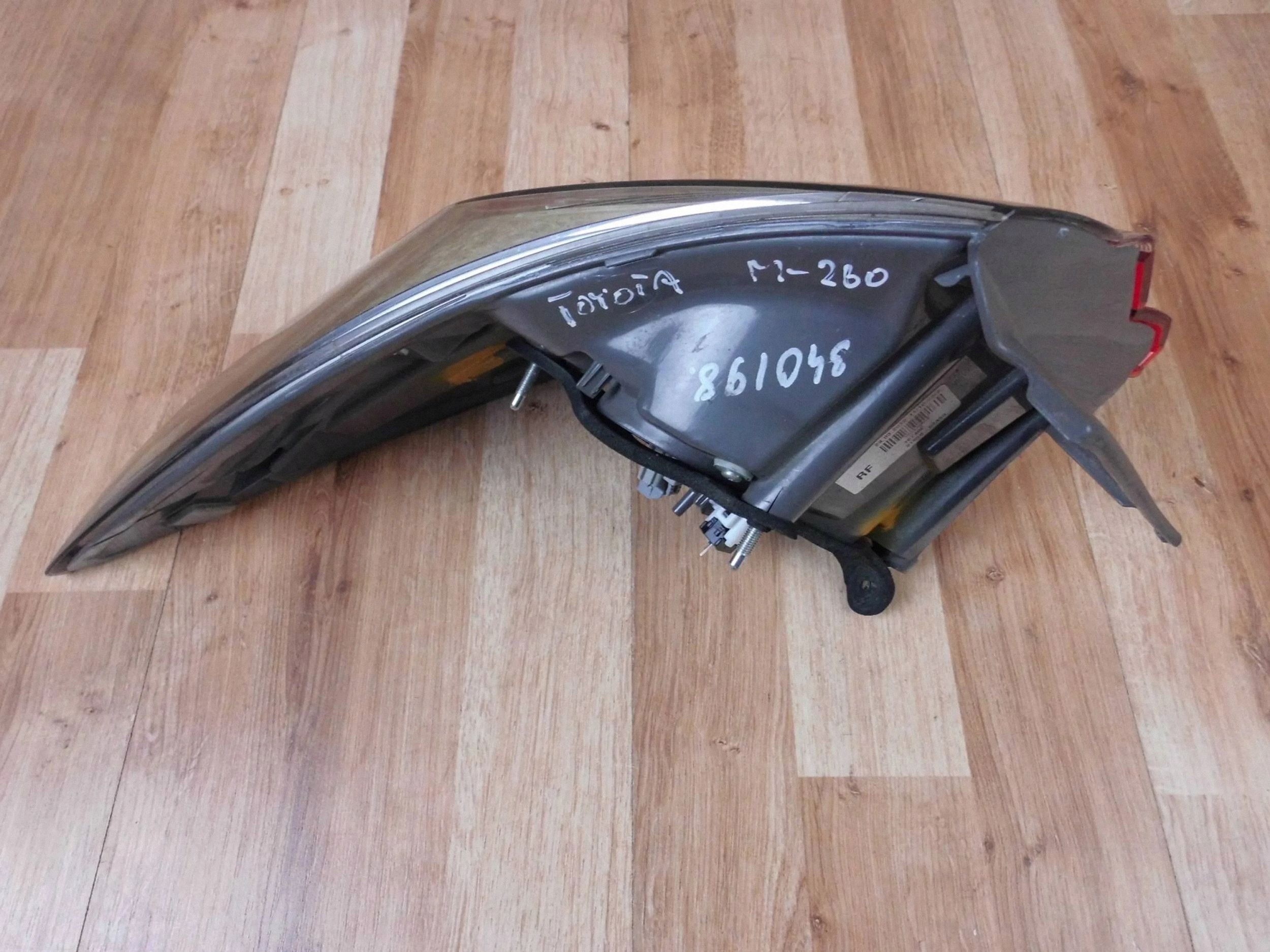 Toyota Corolla E17 E18 2015-2017 sedan light right rear part rear right