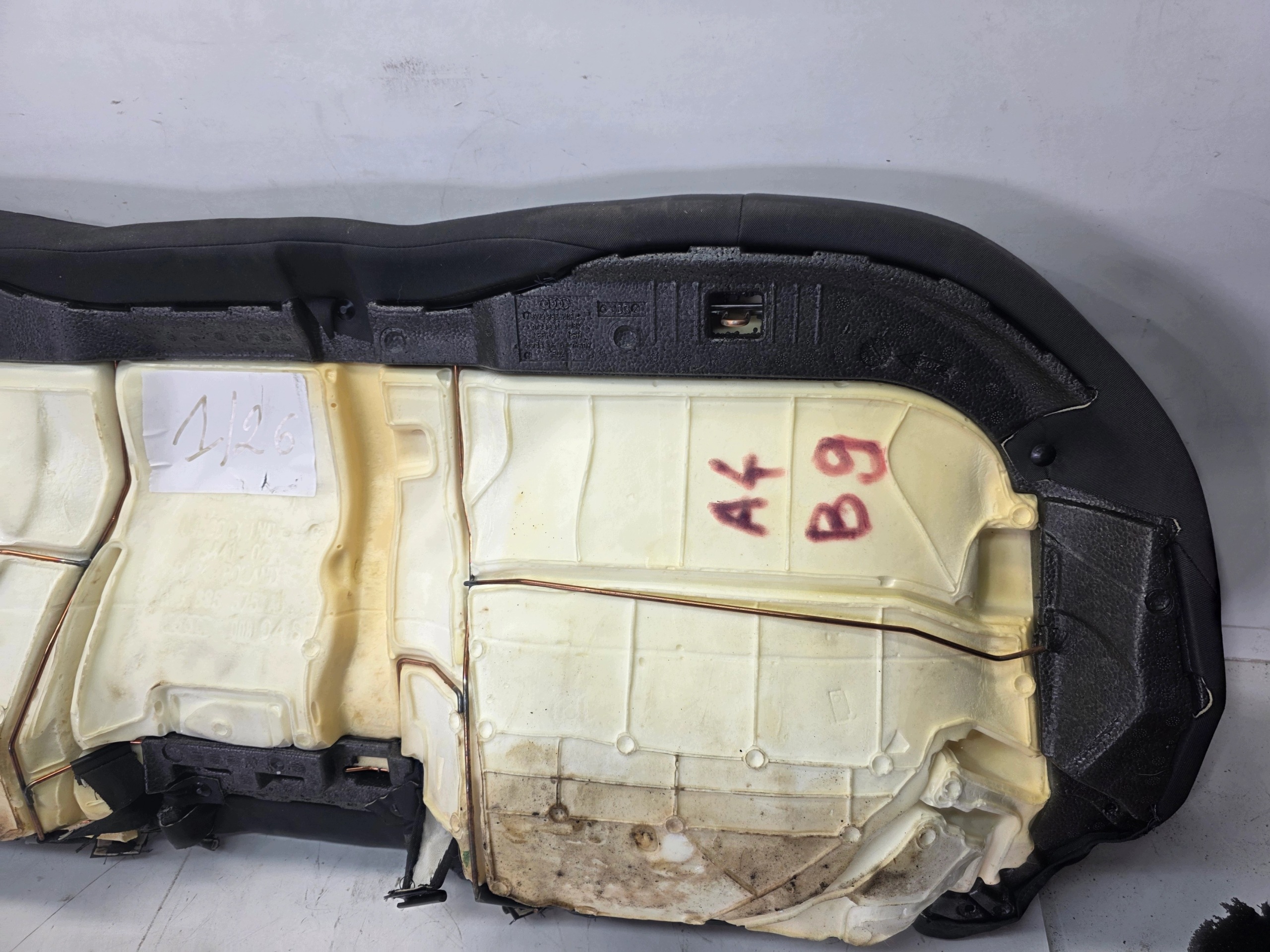 siège arrière MATERIAL AUDI A4 B9 8W0885375A 1/26 MATERIAL