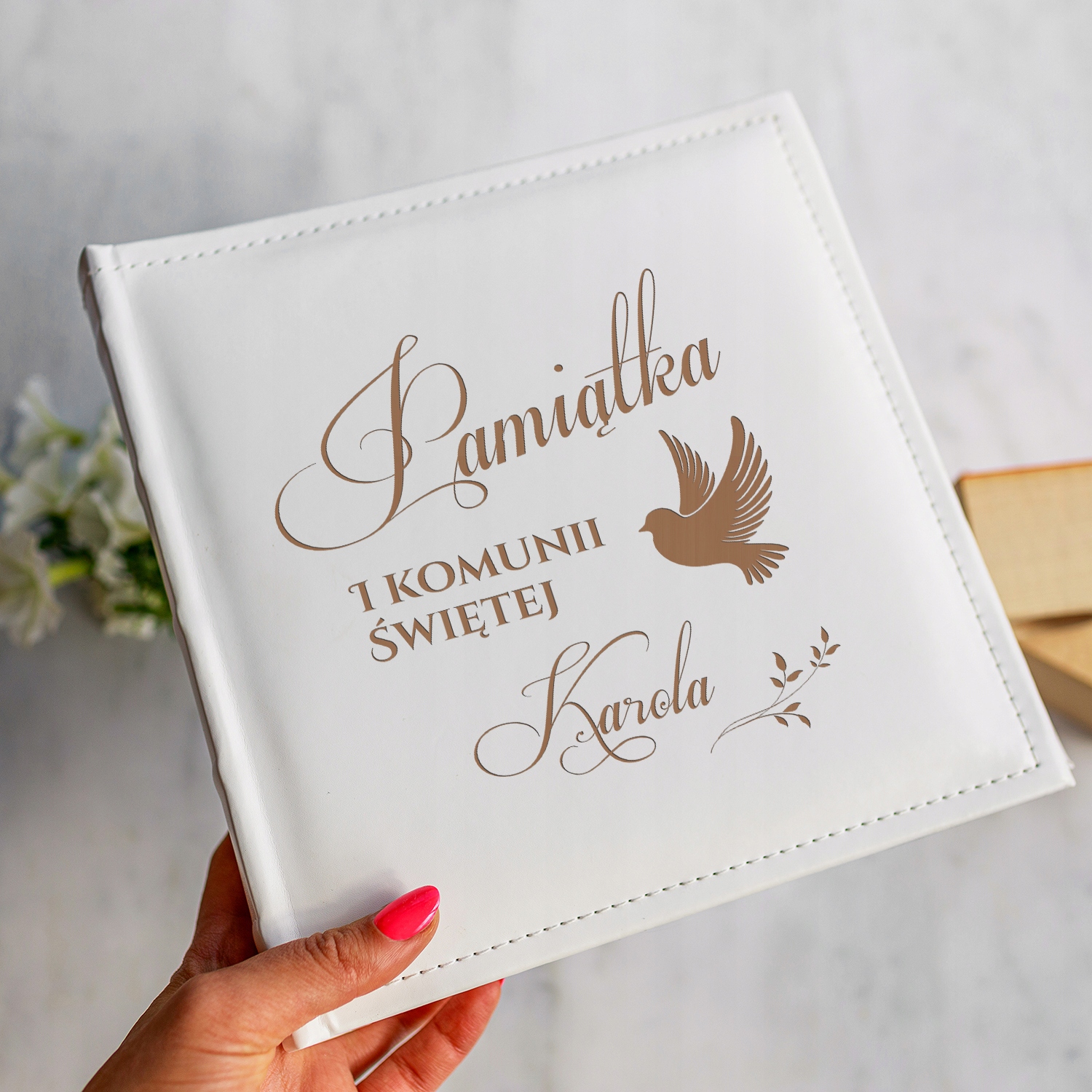 PAMIĄTKA KOMUNII ŚWIĘTEJ ALBUM NA ZDJĘCIA PREZENT NA KOMUNIE UPOMINEK Producent Inna