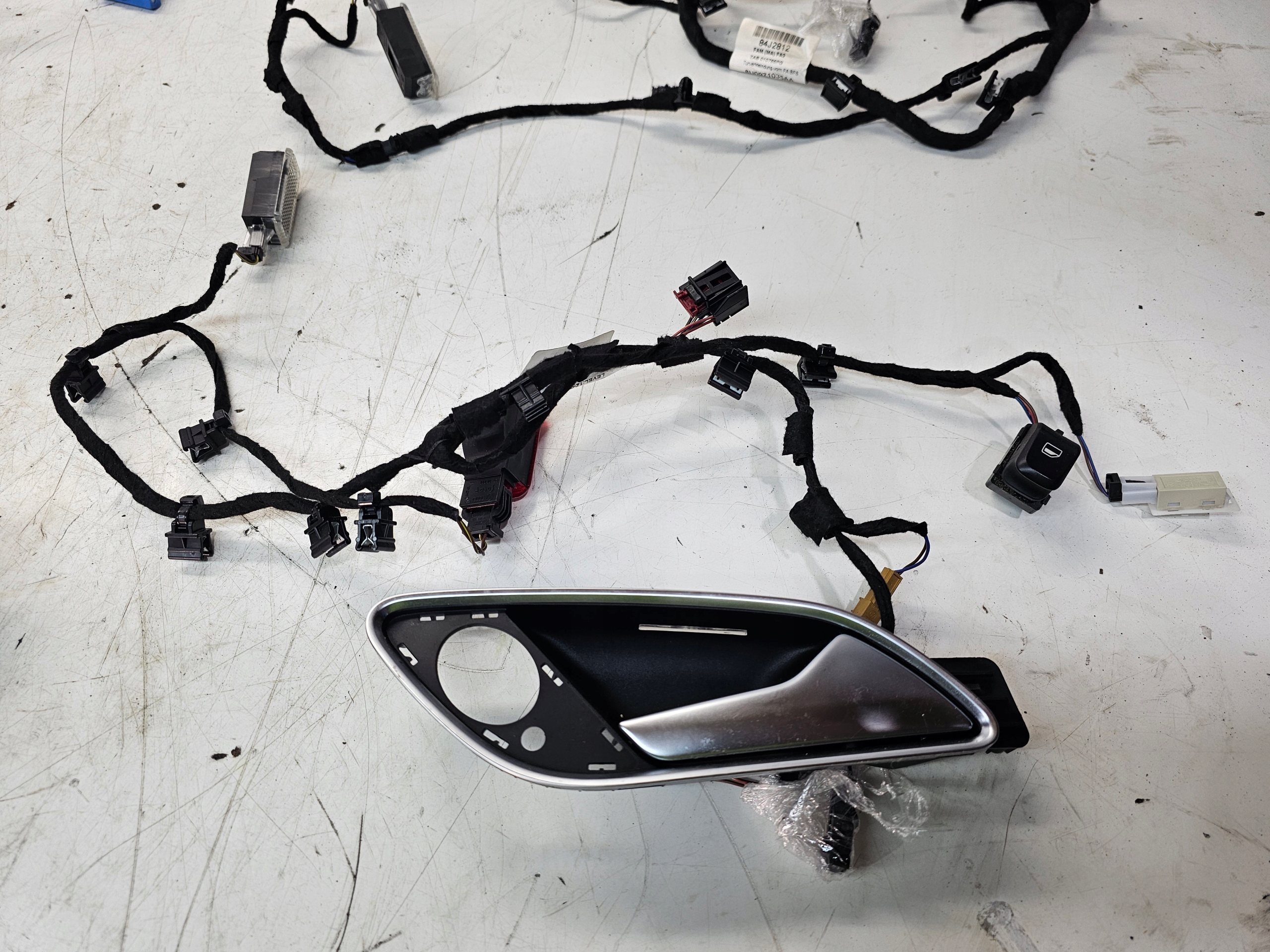 bundle WIAZKI BOCZKOW door AMBIENTE AUDI Q3 8U KOMPLET