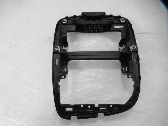 CLIO IV STELAZ PODSTAWA PANELU SRODKOWEGO