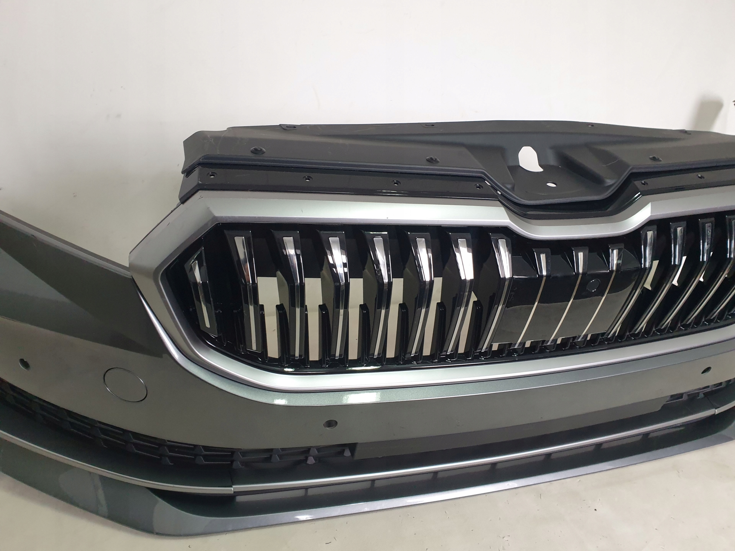 SKODA SUPERB IV 3P0 23-> bumper front front 4 x PDC cover 3P0807221