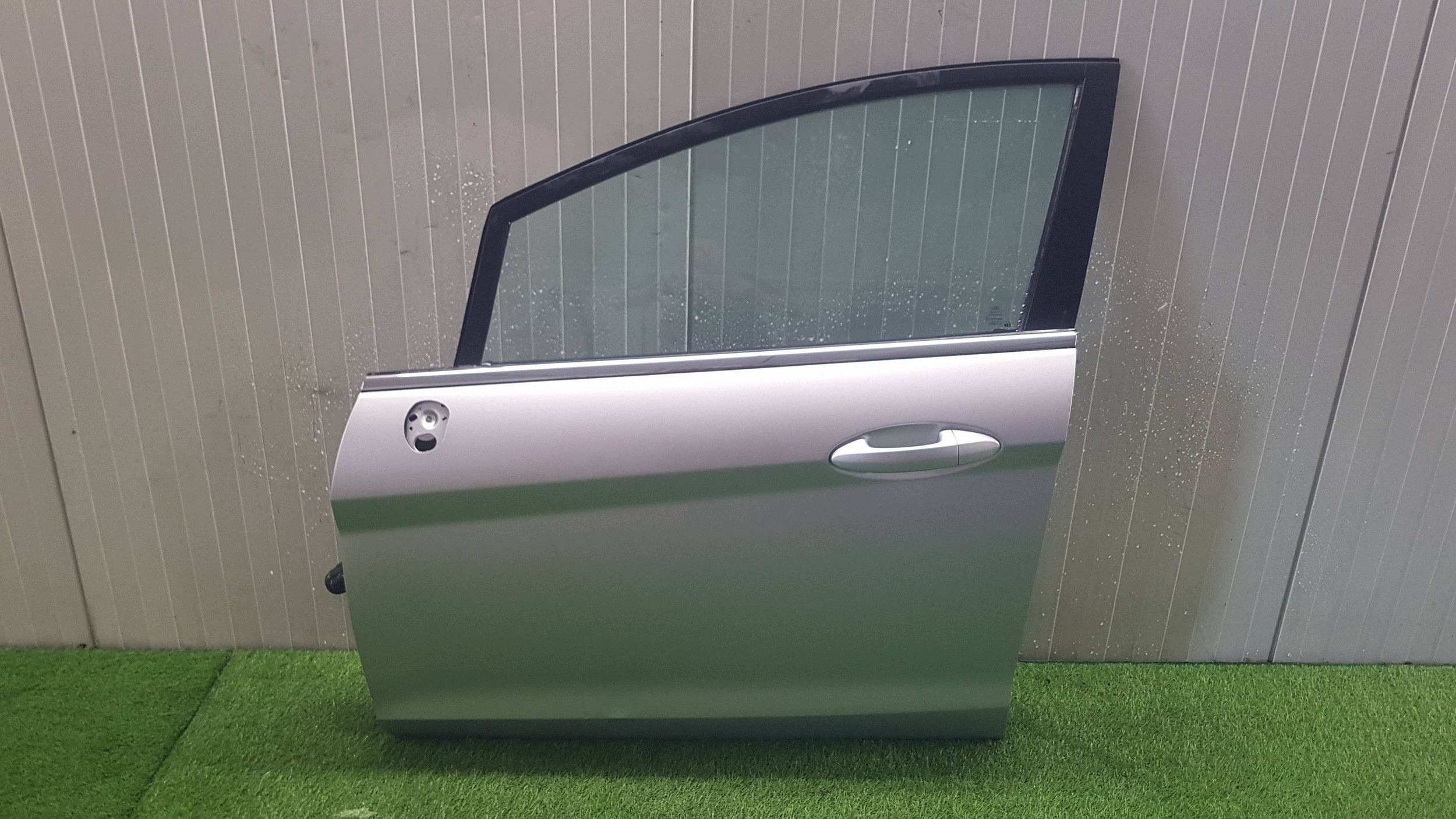 door left front FORD FIESTA MK7 LAK 69 (2)