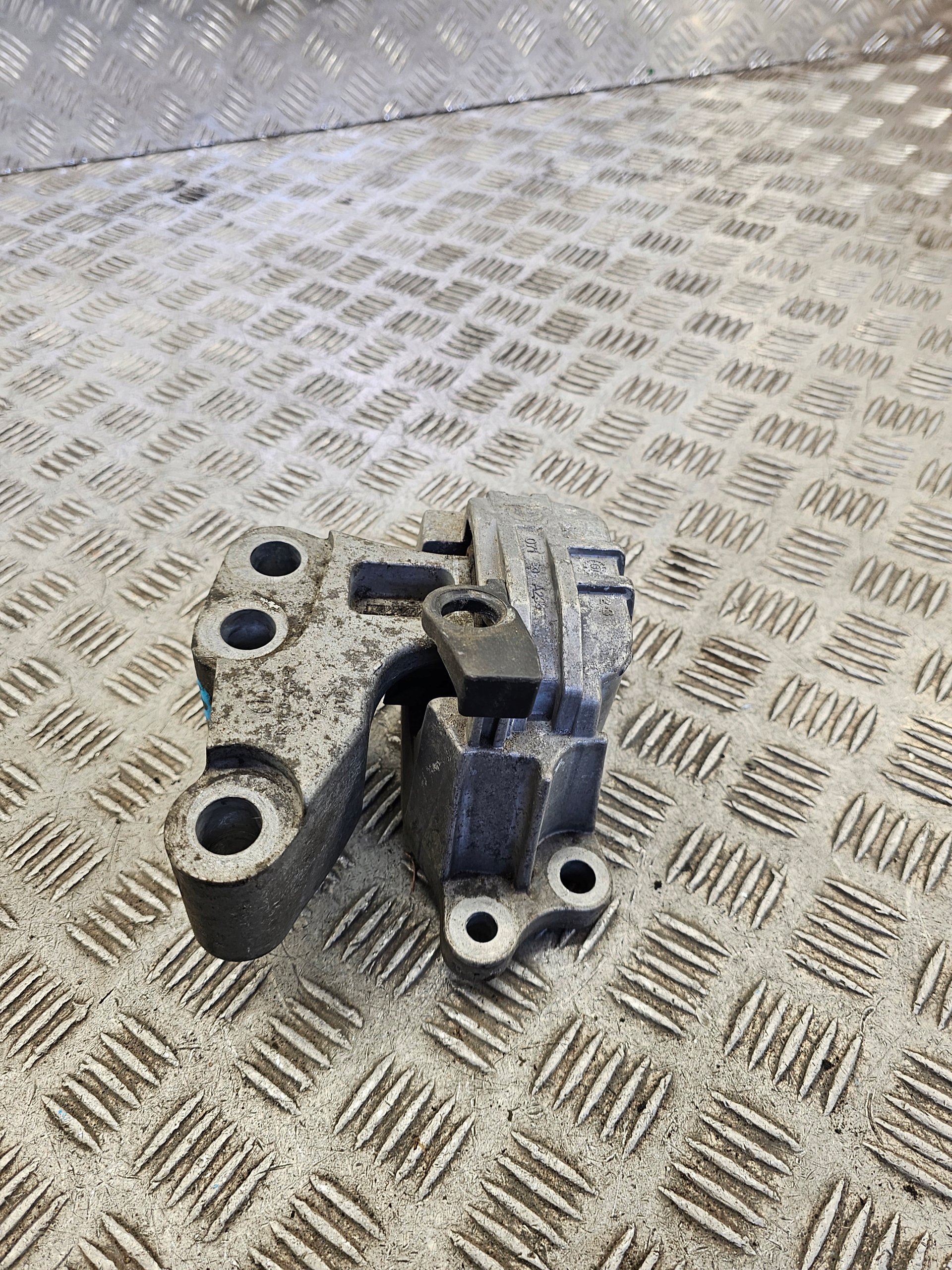 FIAT 500X 1.6 MJET engine mount 00520340110